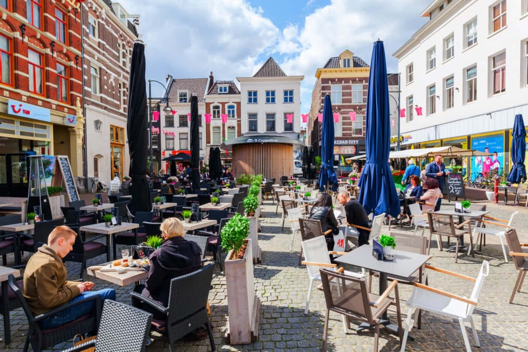 Arnhem City Center Outdoor Cafe Wallpaper