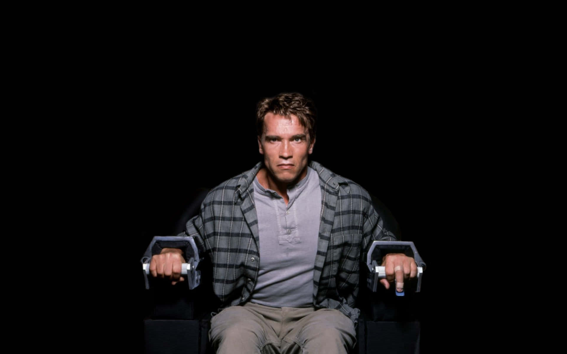 Arnold Schwarzenegger exercising