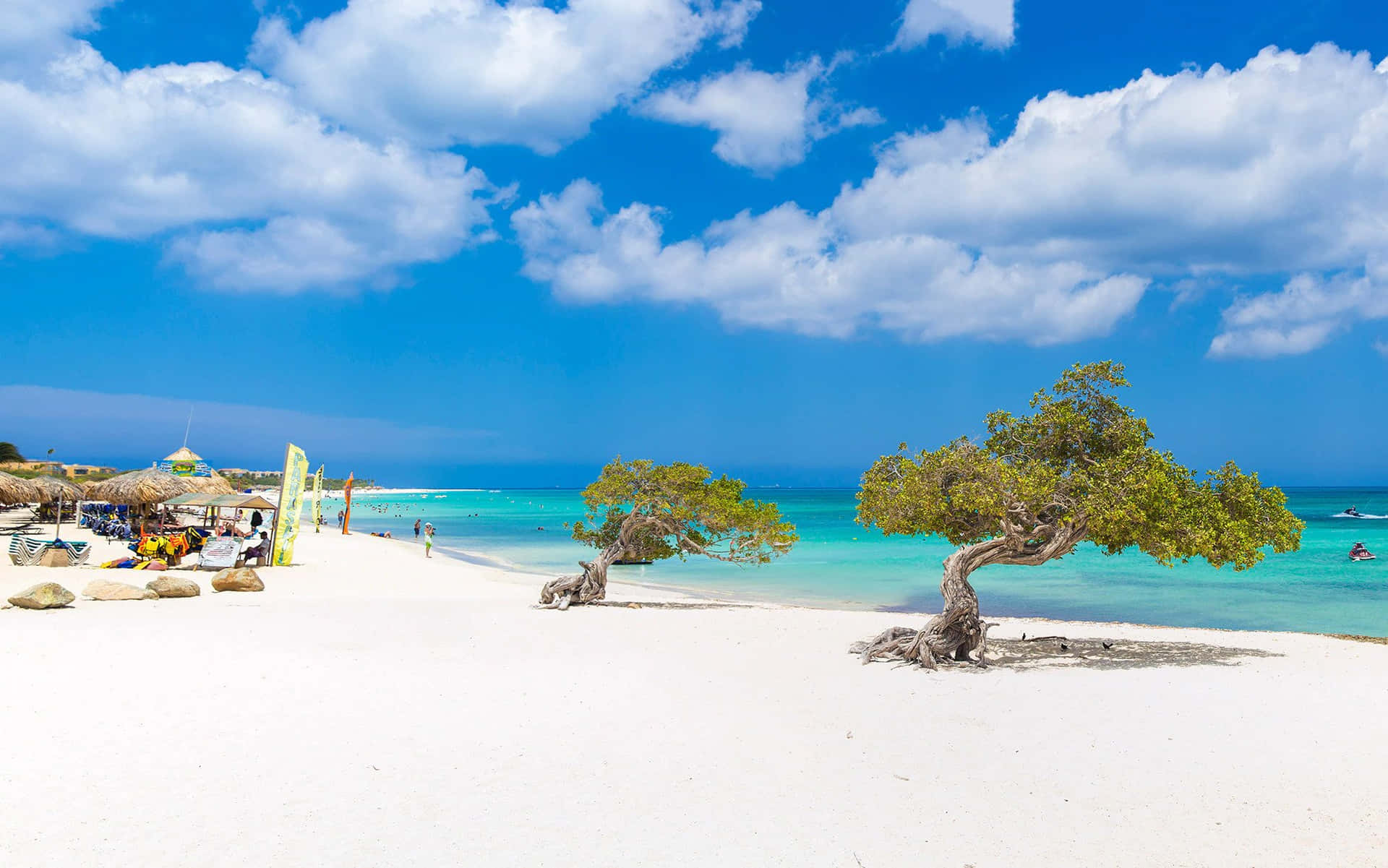 Stupendavista Del Tramonto Sulla Spiaggia Di Palm Beach Ad Aruba.