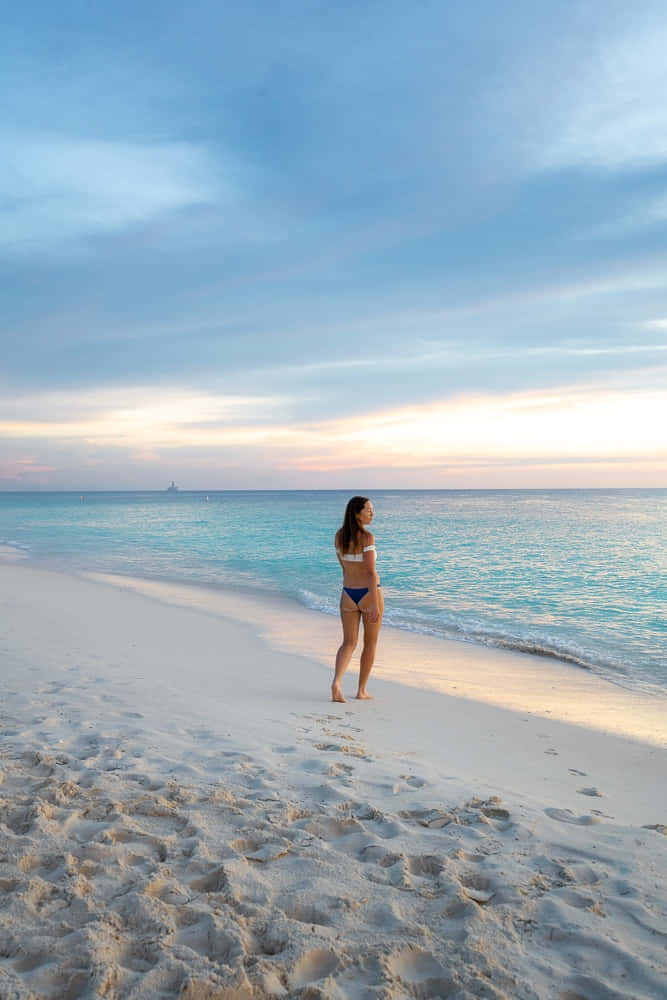 Girl In Aruba Beach Pictures