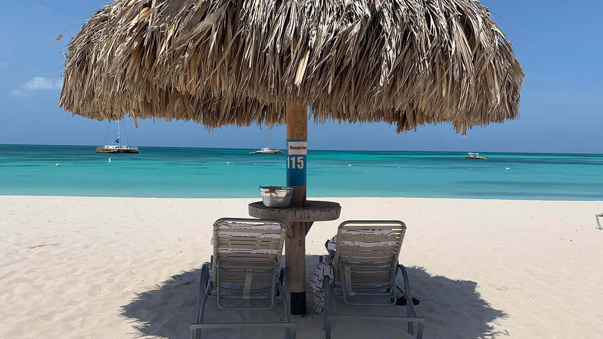 Imágenesde Cabaña De Playa En Aruba Con Sillas.