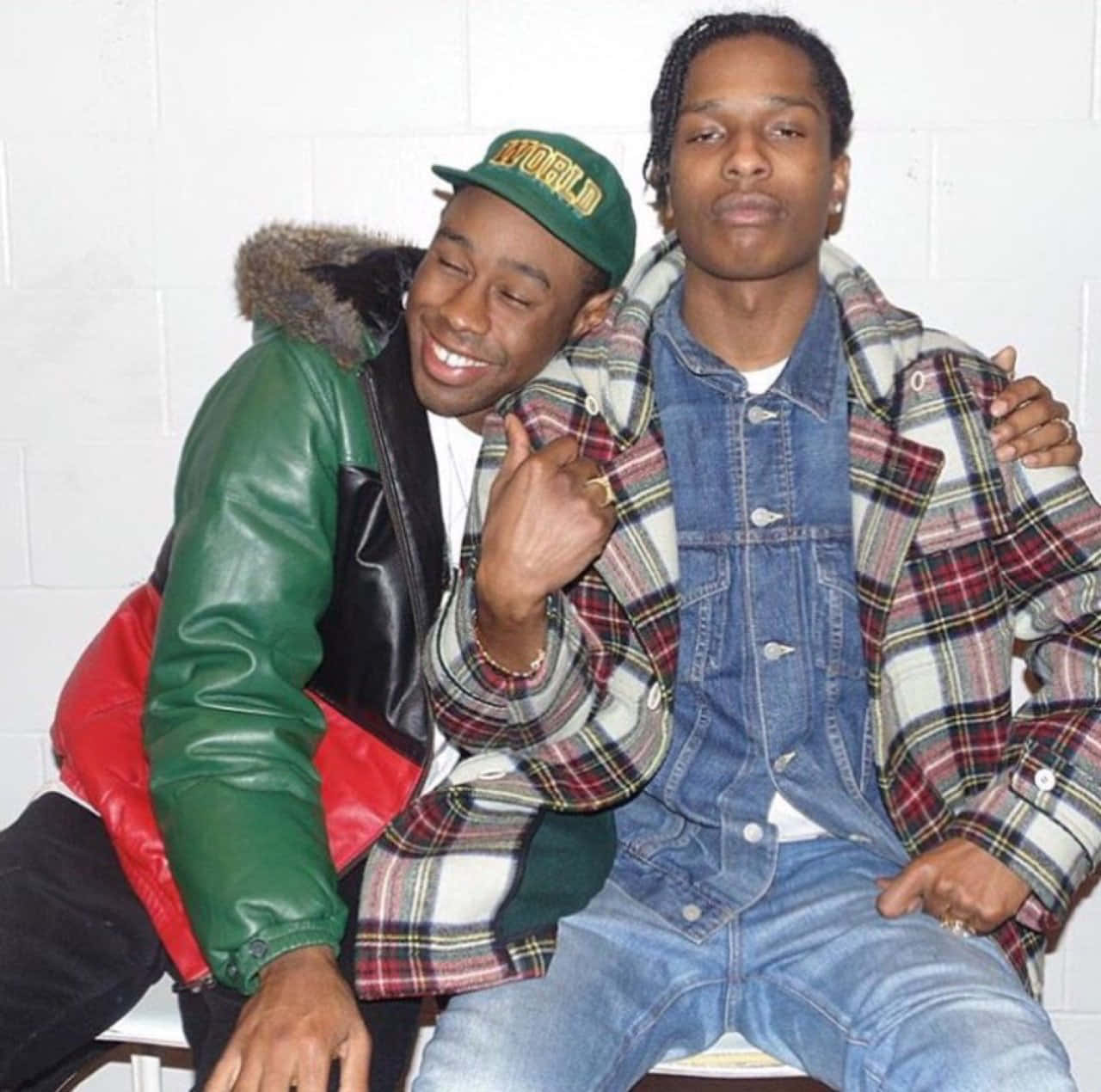 Asap Rocky og Tyler The Creator, to samarbejdspartnere inden for Hip Hop-musikken, er på billedet på denne tapet. Wallpaper