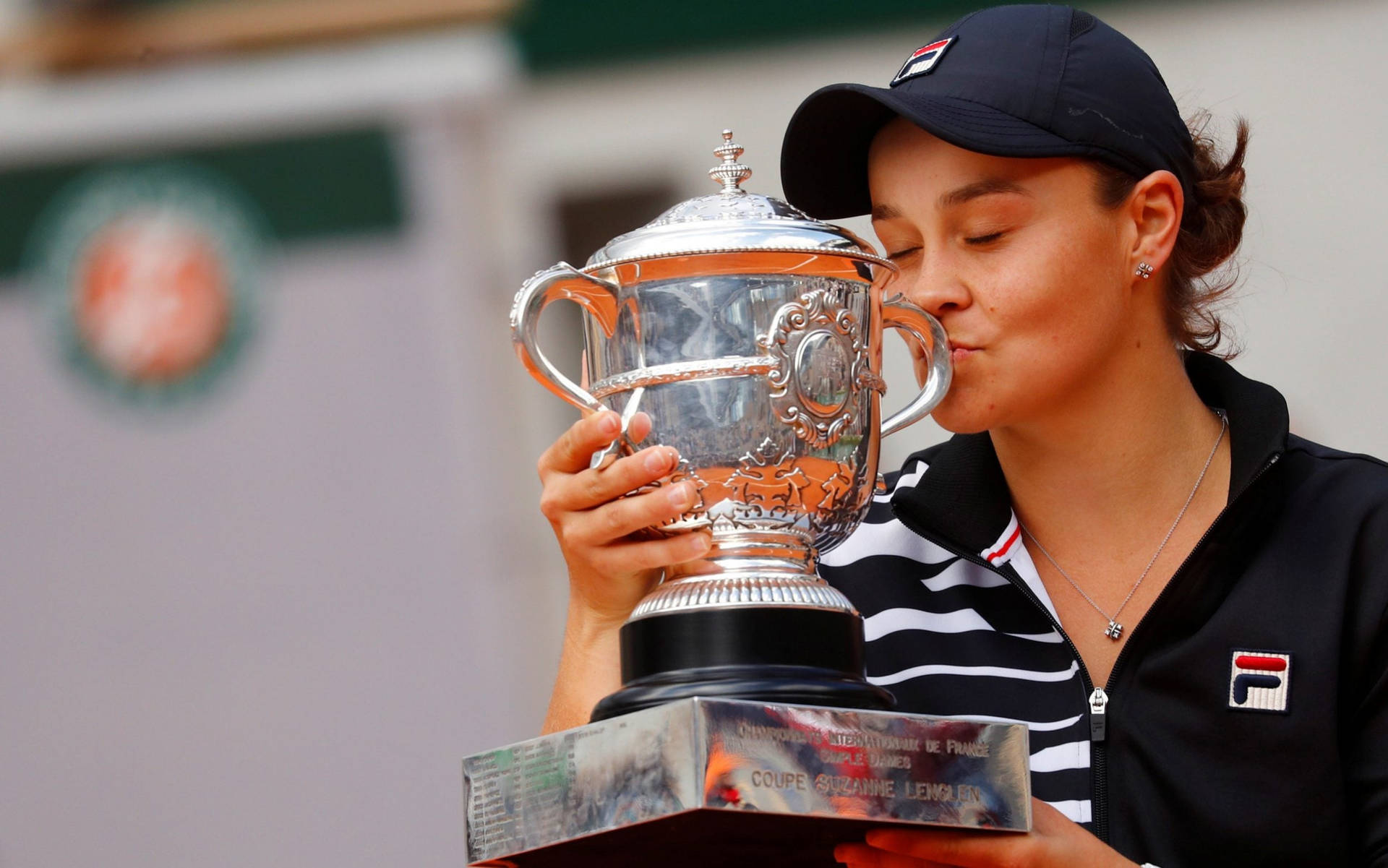 Ashleigh Barty Kissing Her Trophy Wallpaper