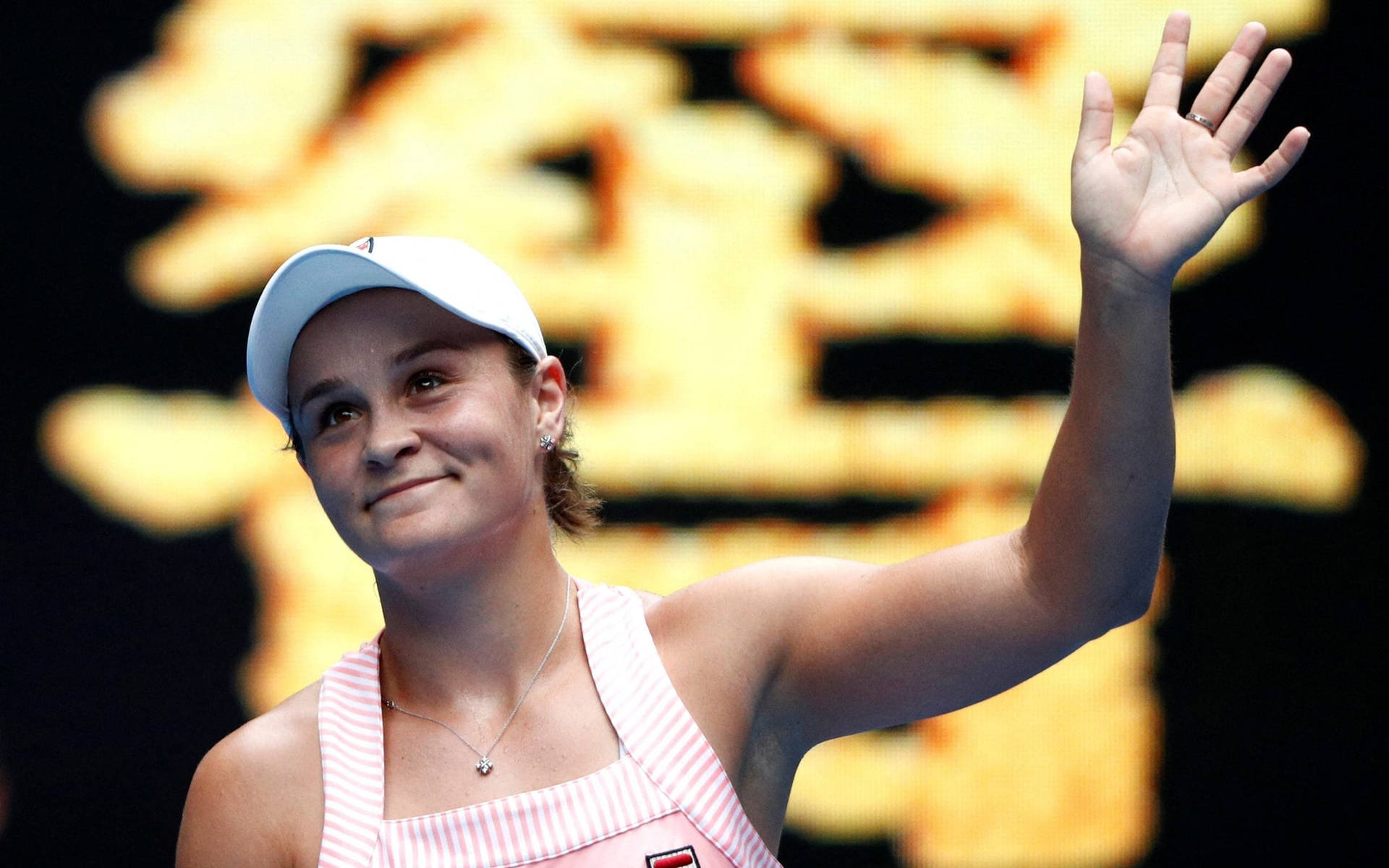 L'iconadel Tennis Australiano Ashleigh Barty Saluta I Sostenitori Sfondo