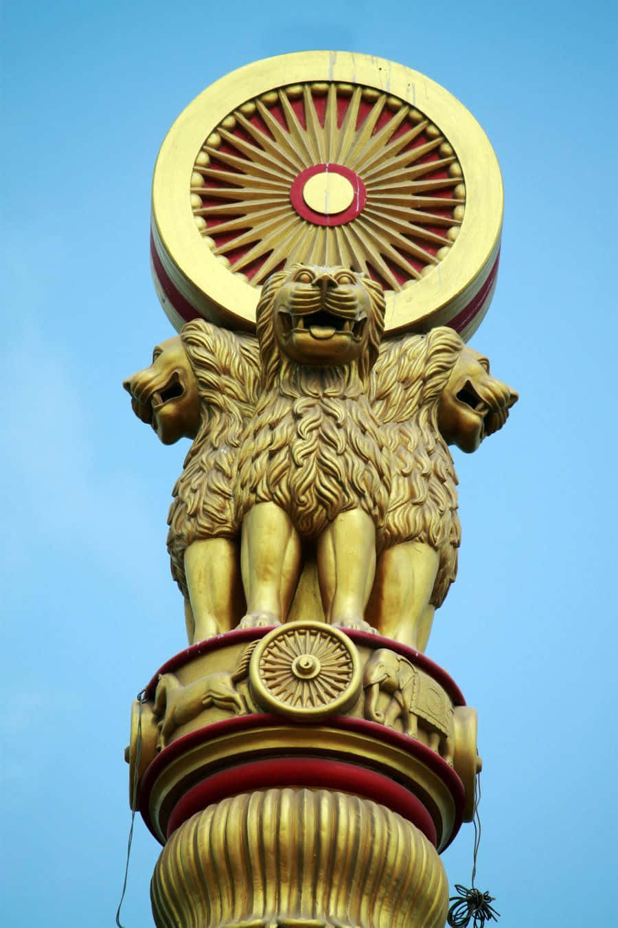 Emblemadel Pilastro Di Ashoka, Cielo Blu Sfondo