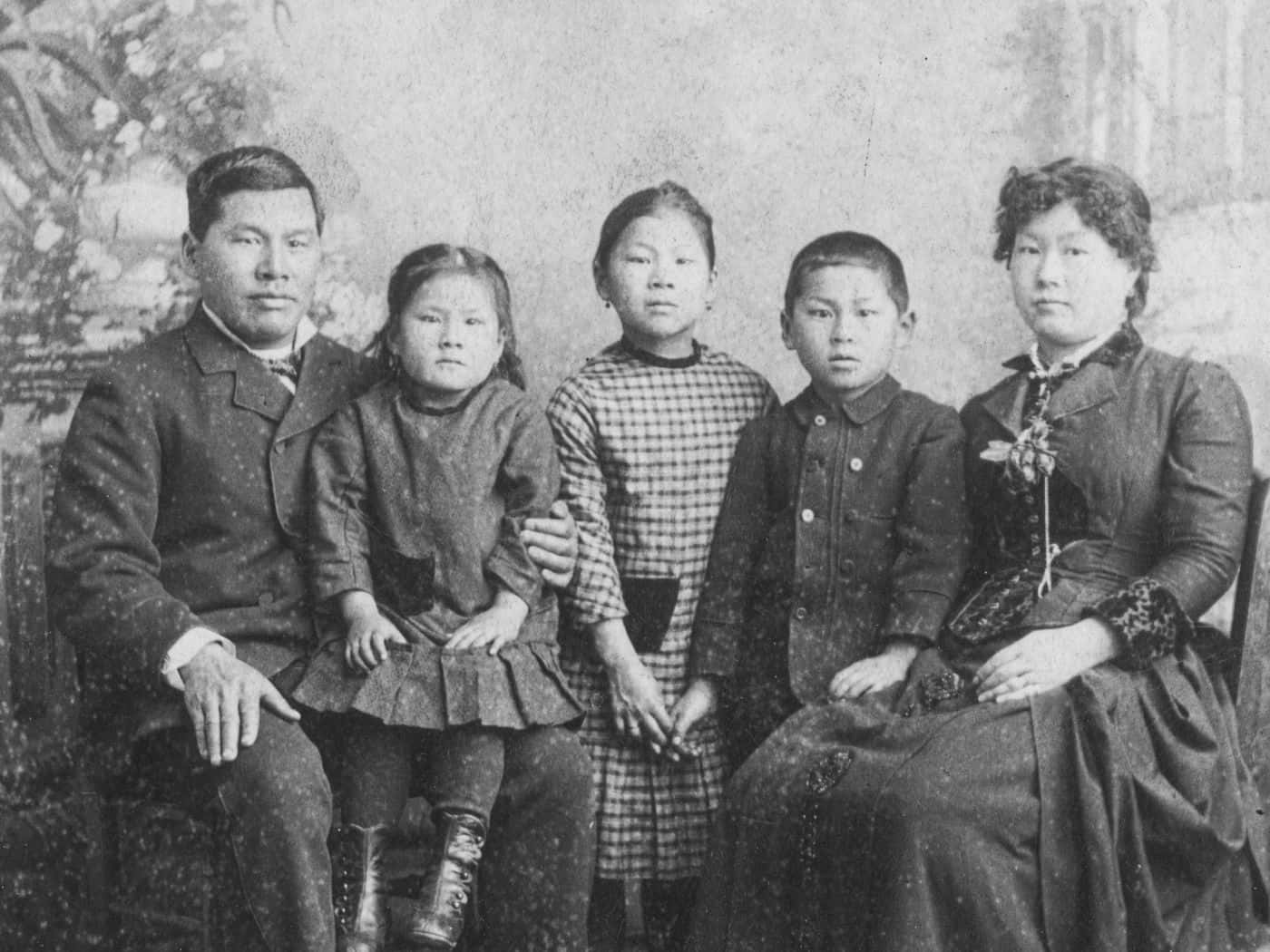 Asiatisk Familie af Mary Tape Impressions Wallpaper