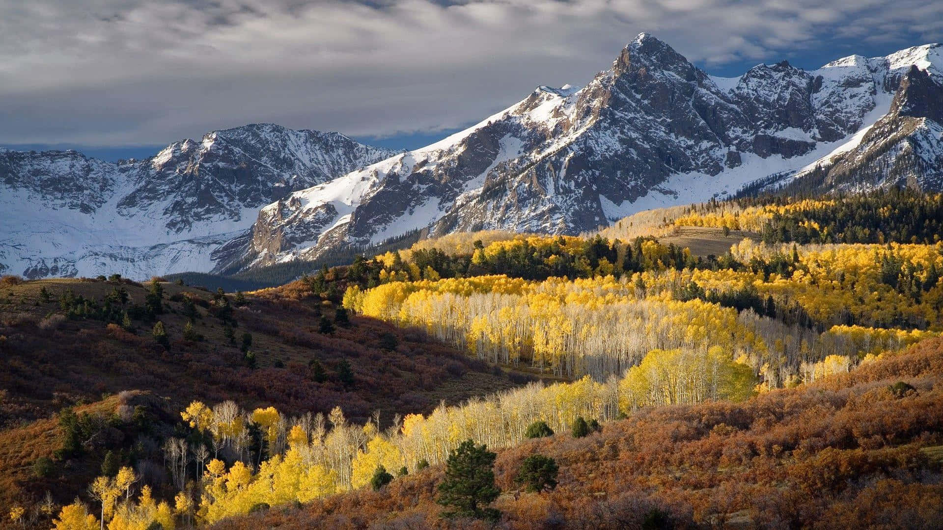 A breathtaking view of the scenic Aspen Colorado