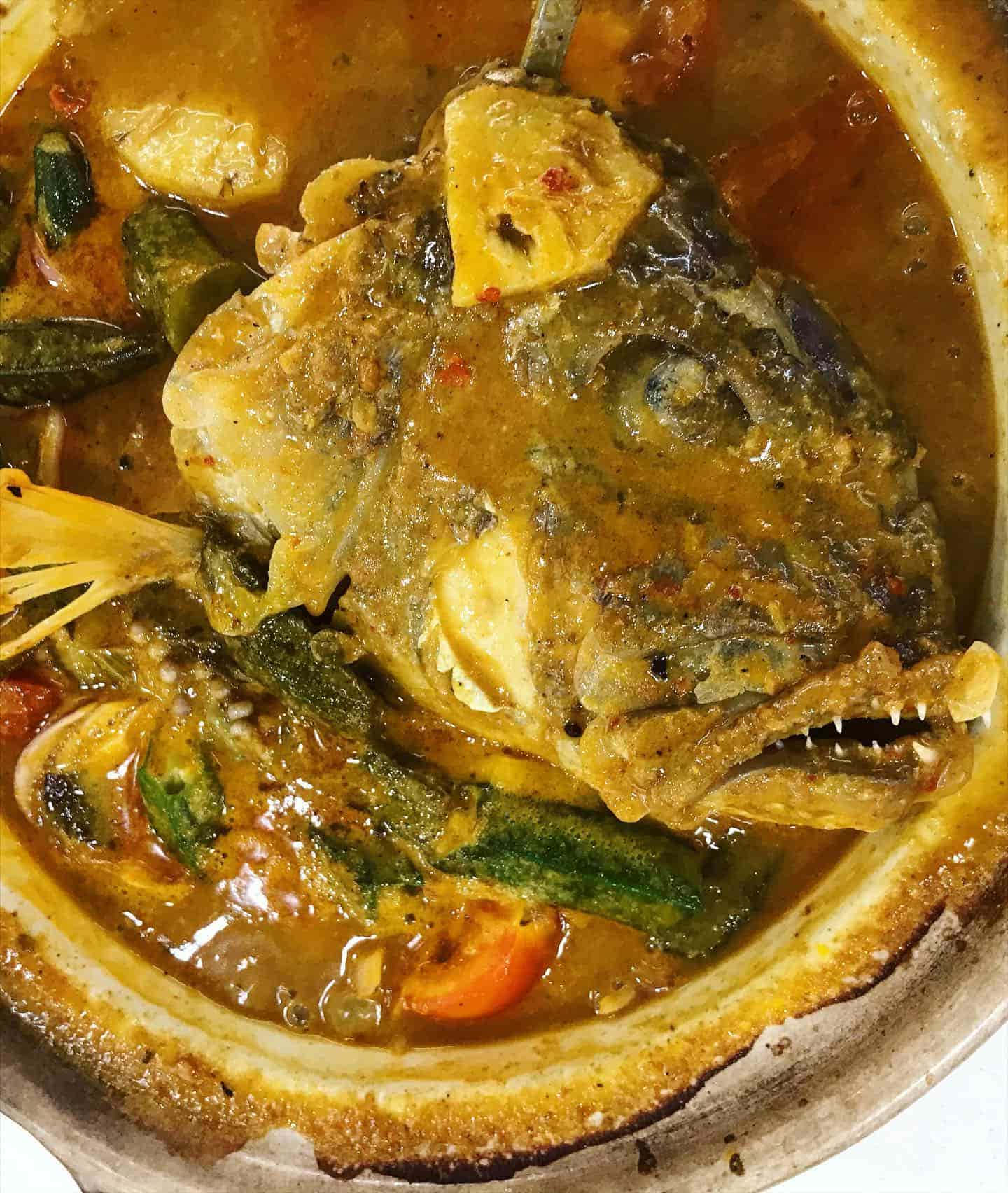 Recetade Cabeza De Pescado Al Curry De Assam. Fondo de pantalla