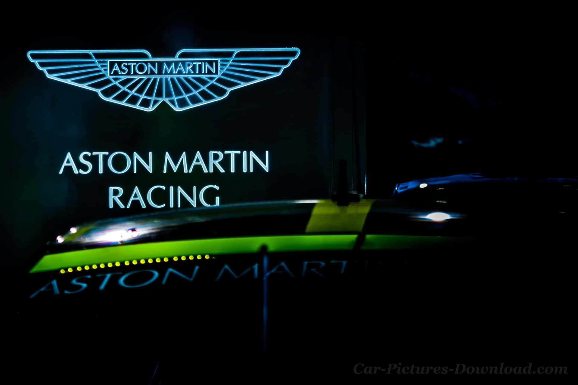 Derikonische Look Des Aston Martin