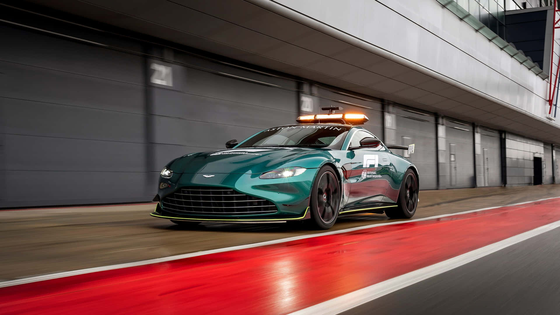 Erlebensie Die Kraft Und Eleganz Eines Aston Martin.