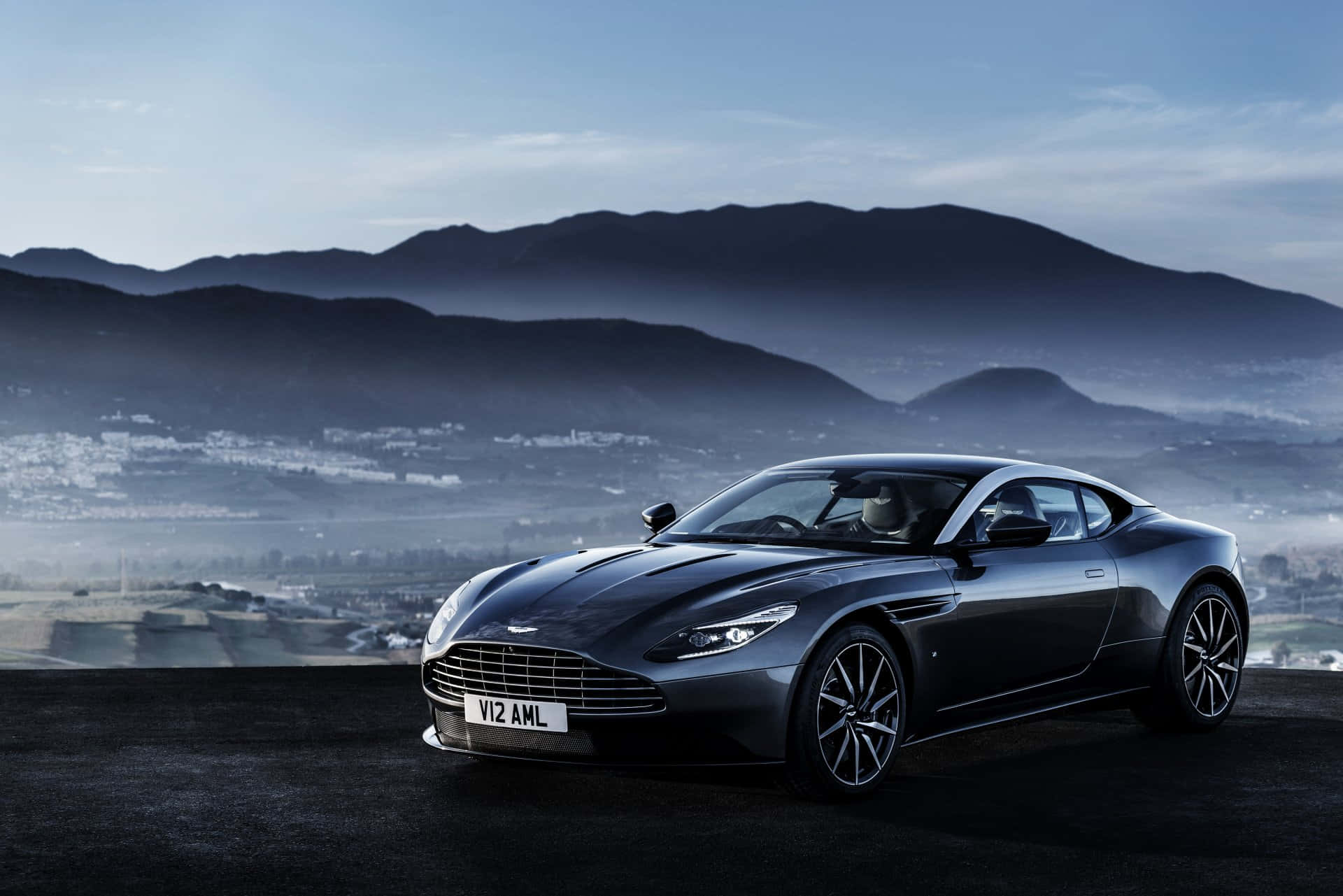 Lujoy Rendimiento: El Aston Martin Db11 Fondo de pantalla
