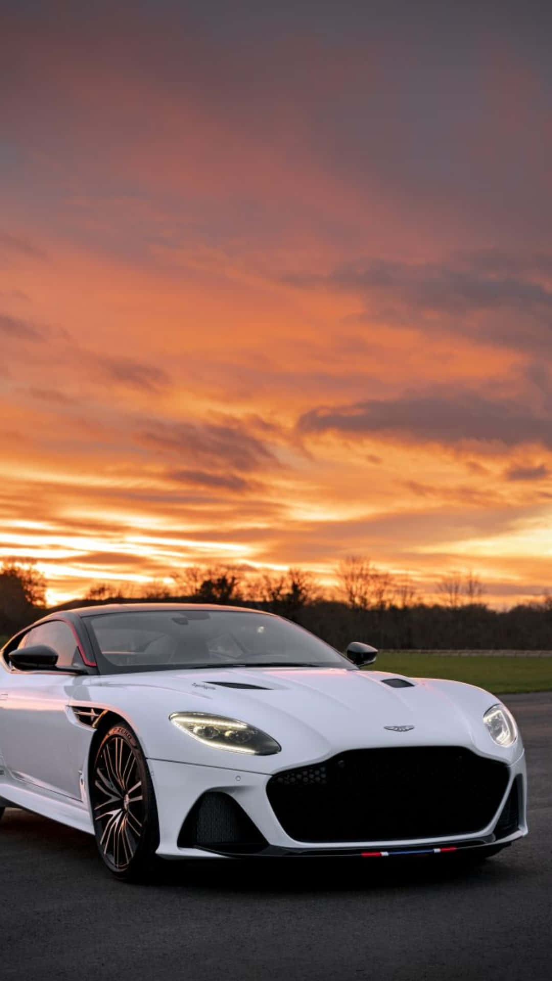 Diseñoelegante Y Potente Del Aston Martin Dbs Superleggera. Fondo de pantalla