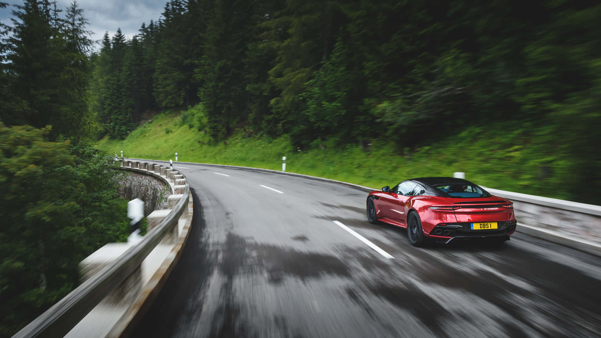 Aston Martin DBS Superleggera in Motion Wallpaper