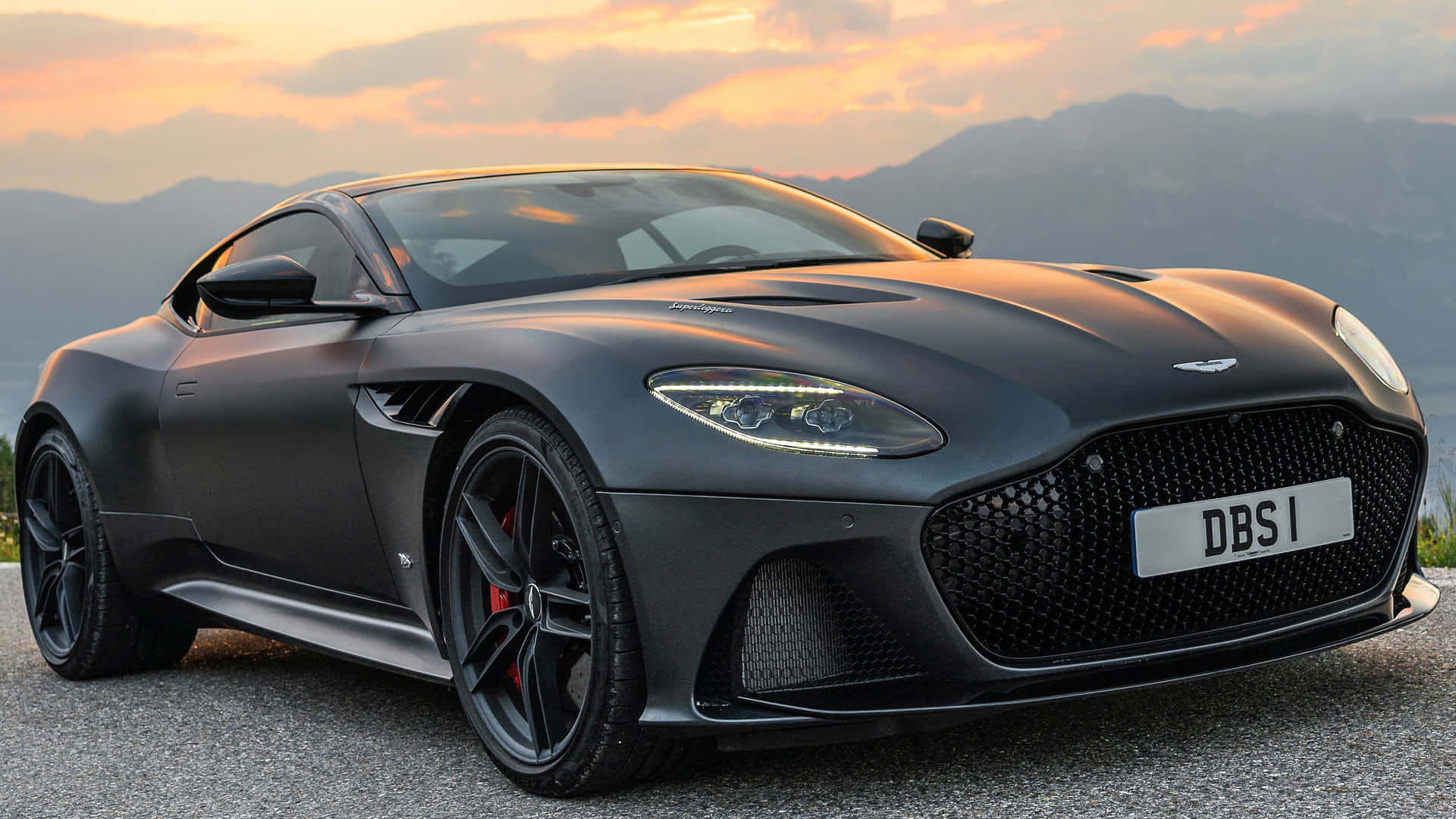 Elegantey Poderoso Aston Martin Dbs Superleggera Fondo de pantalla