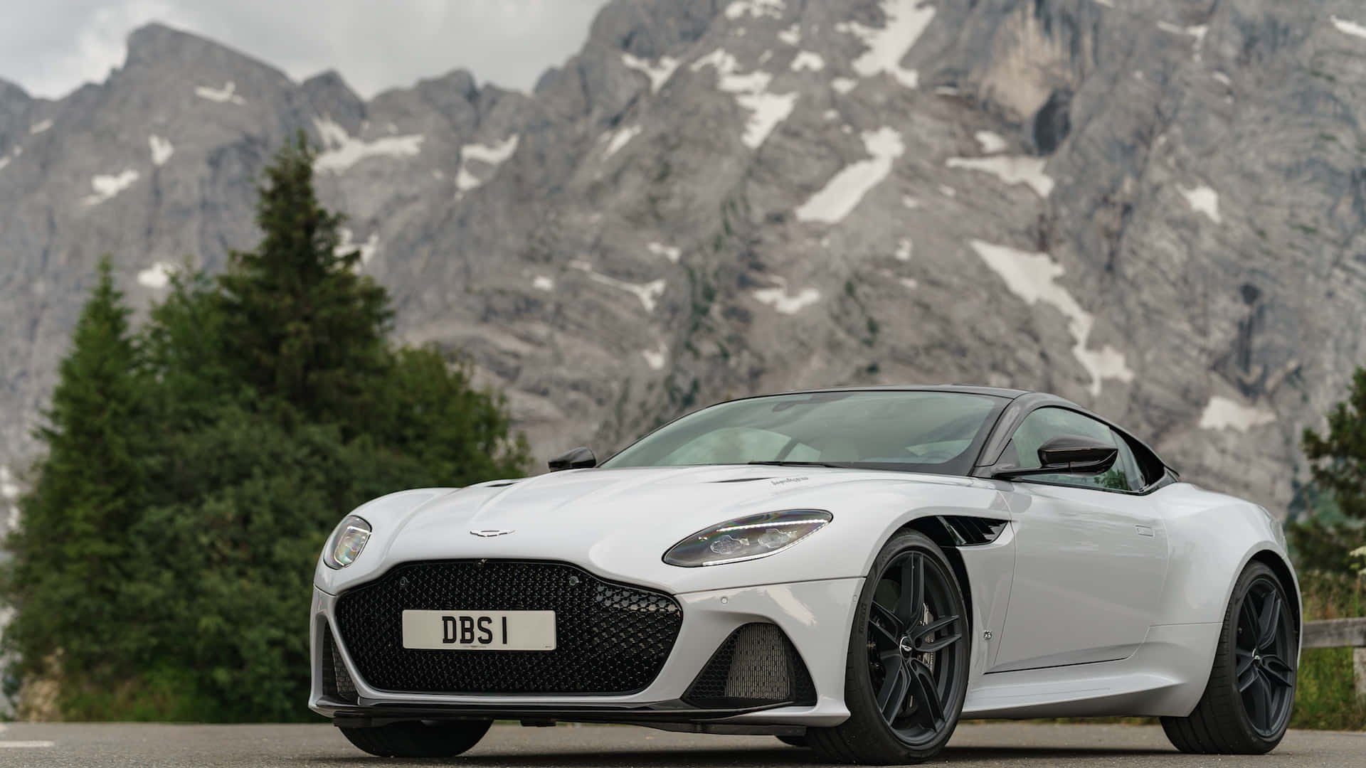 Aston Martin Dbs Superleggera - Ultimate Expression Of Power And Style Wallpaper