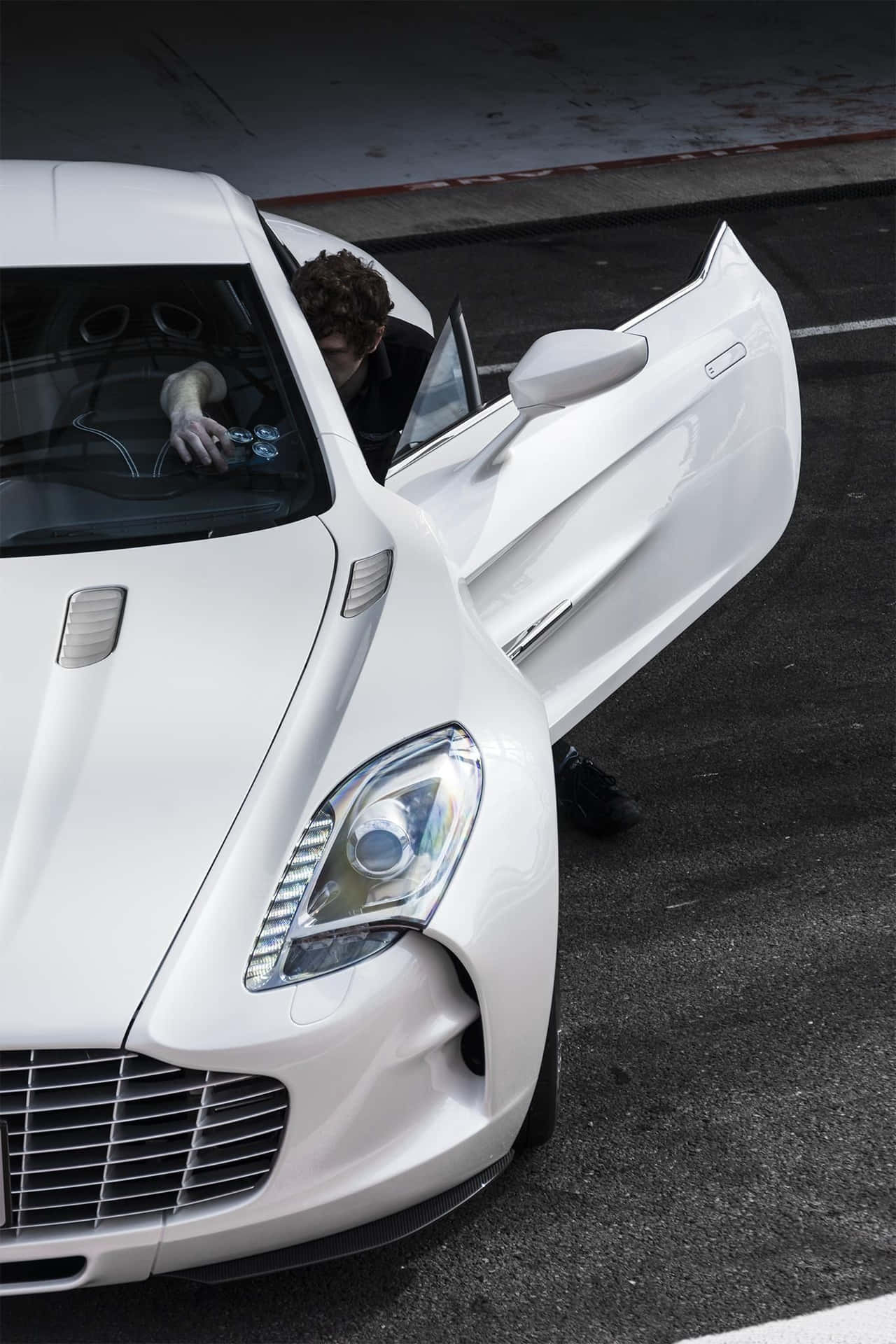 Aston Martin One-77 – A Perfect Blend of Luxury and Performance Wallpaper
