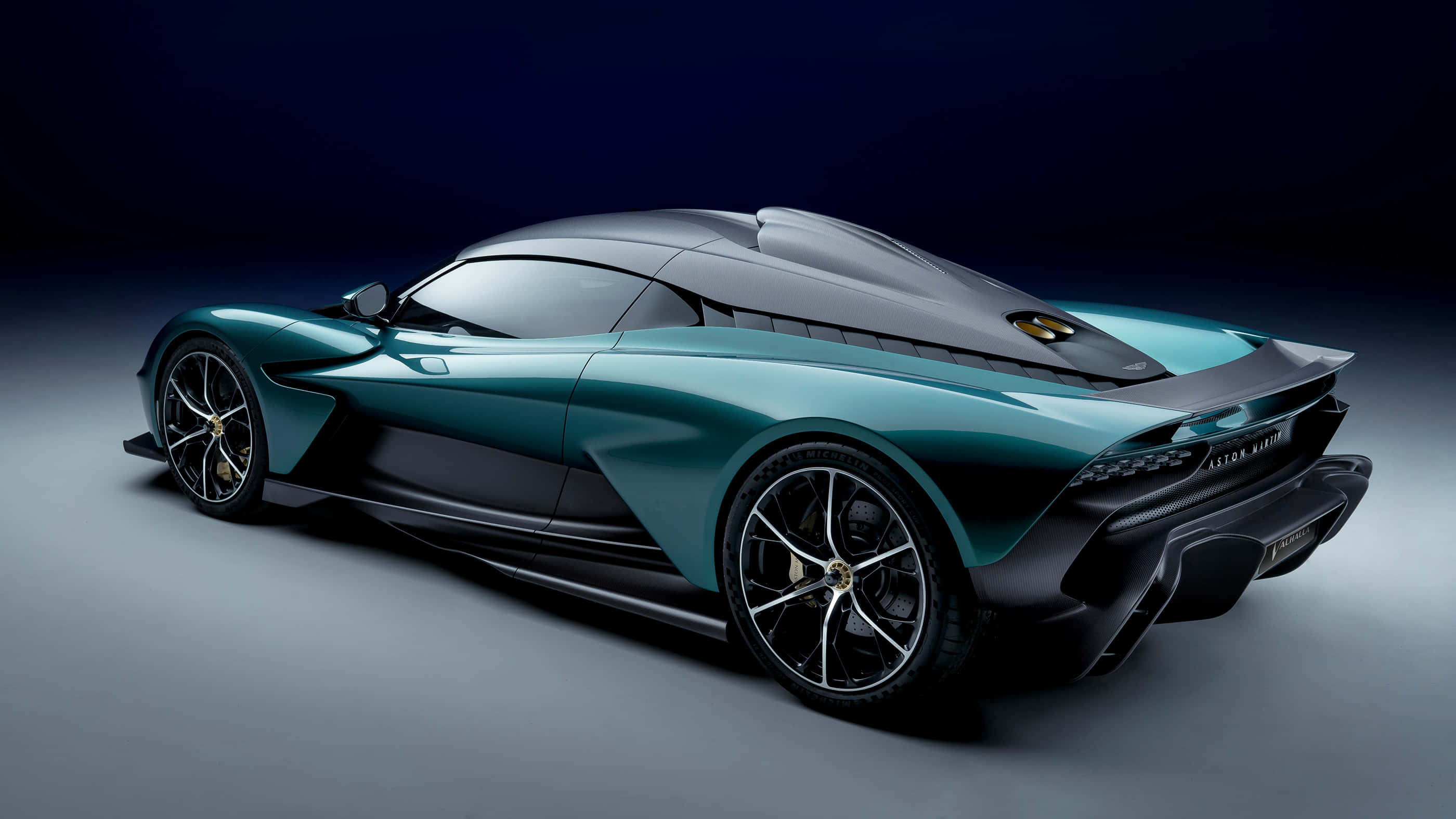 Laactitud Refleja La Propiedad - Aston Martin.