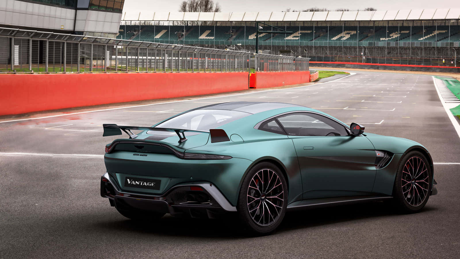 Högpresterandeoch Lyx Med En Aston Martin