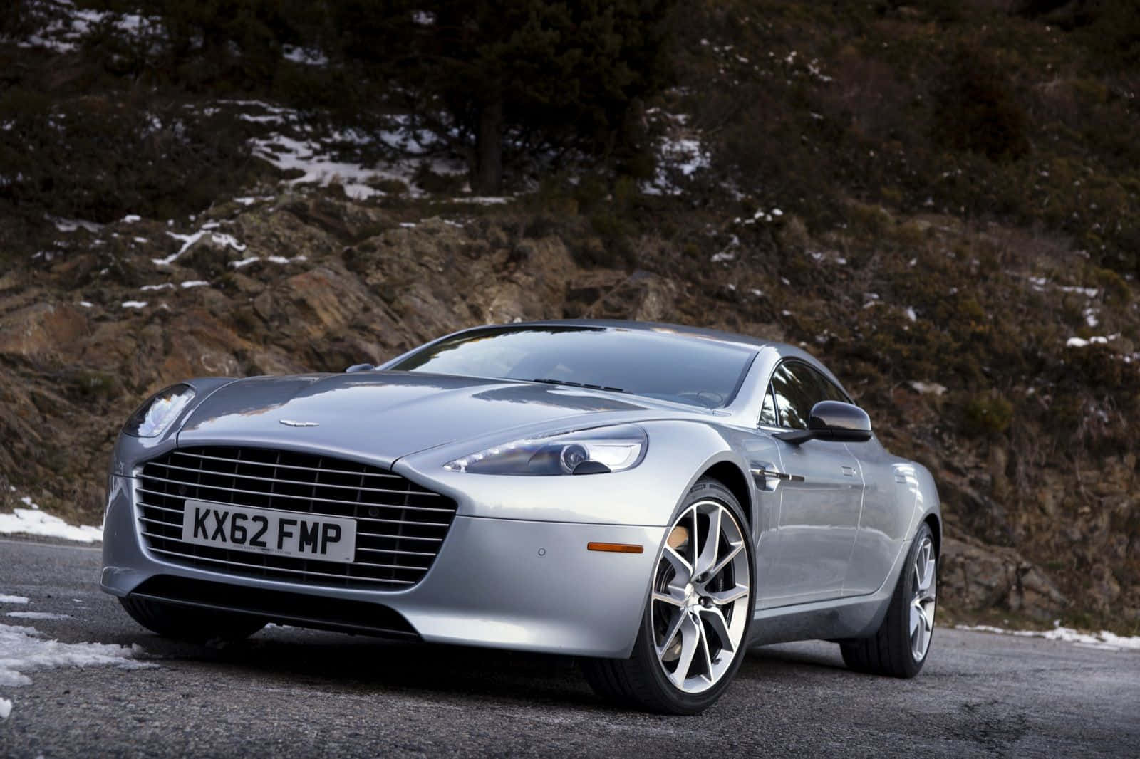 Elegantey Lujoso Aston Martin Rapide S. Fondo de pantalla