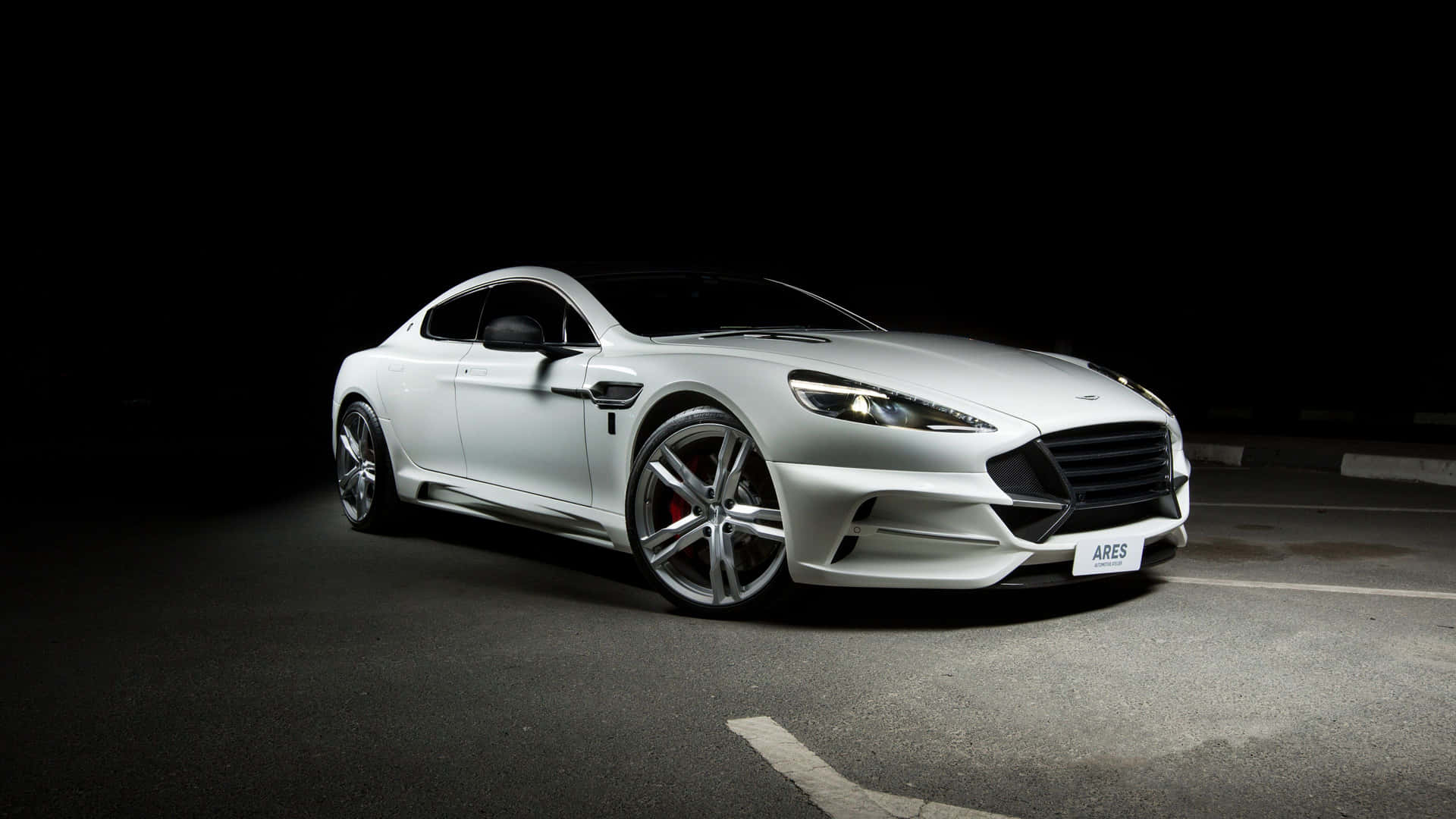 Elegantey Sofisticado Aston Martin Rapide S En Acción. Fondo de pantalla