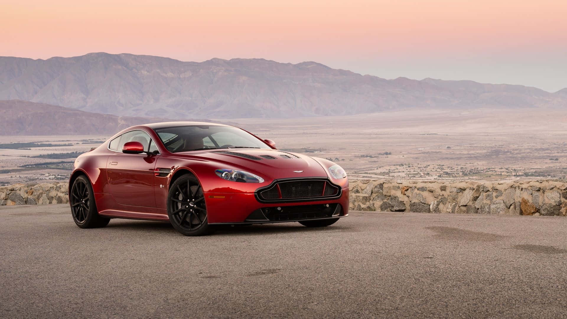 Aston Martin V12 Vantage: A striking fusion of power&luxury Wallpaper