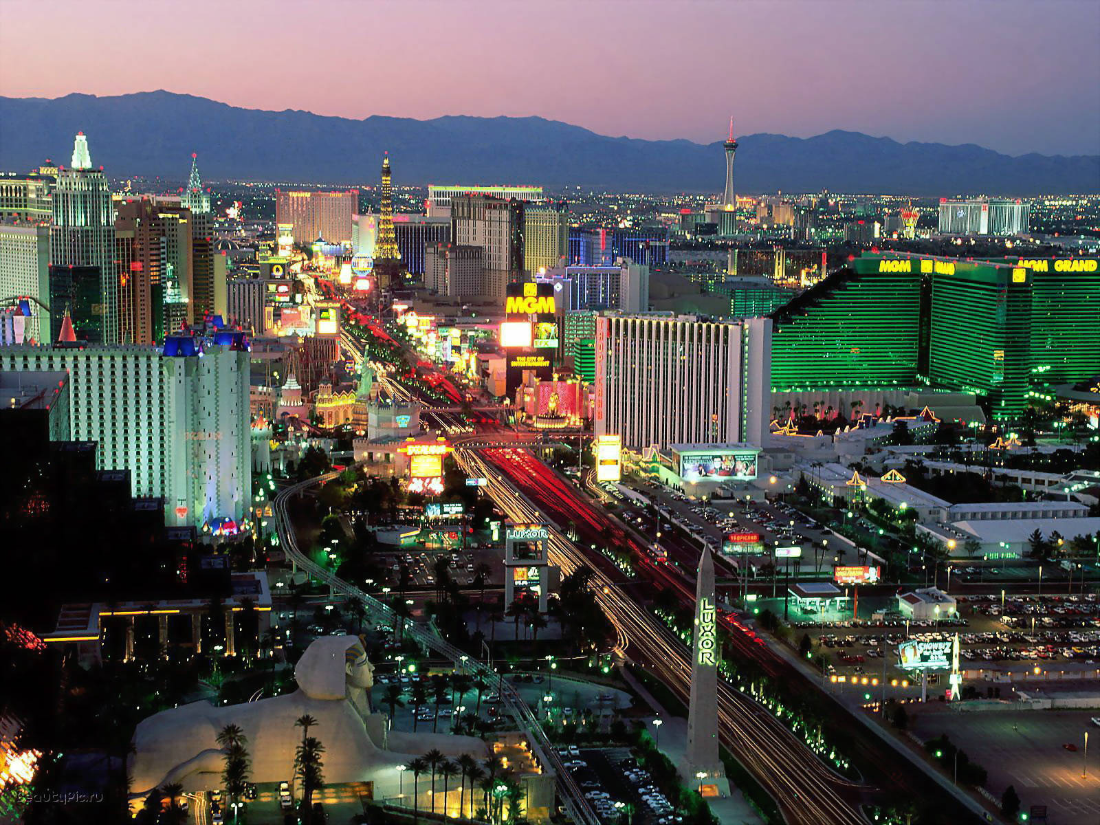 Astonishing Panoramic View Of Glittering Las Vegas Skyline At Night Wallpaper