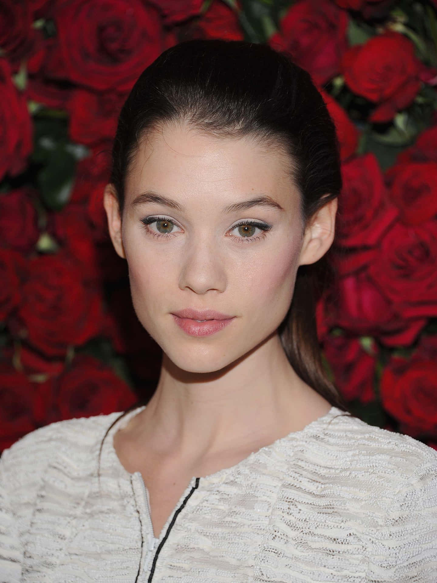 Astrid Berges Frisbey radiant in a portrait photo Wallpaper