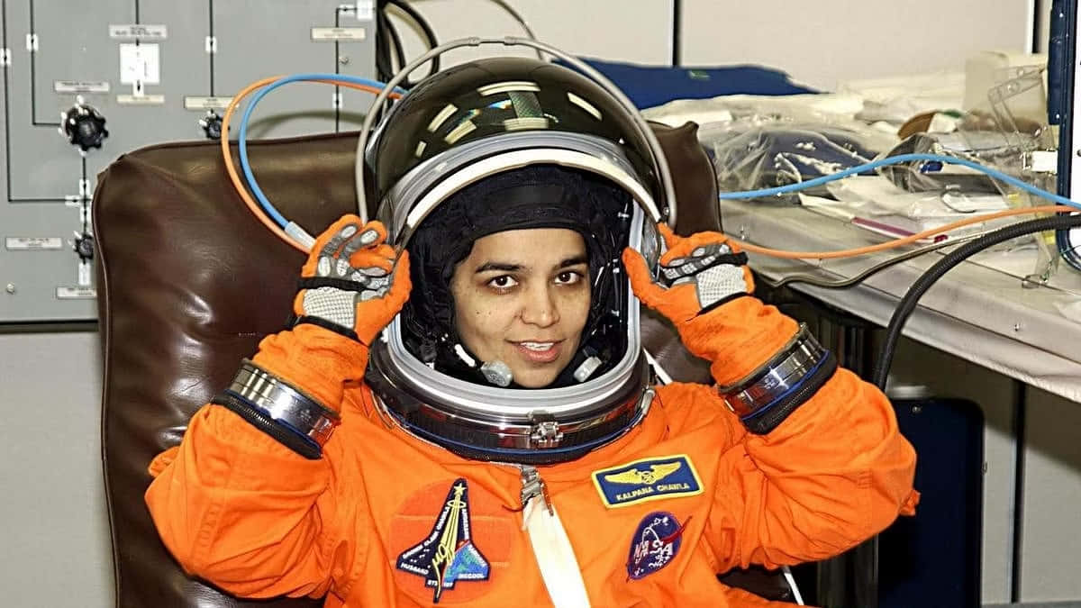 Astronaut Kalpana Chawla In Ruimtepak Achtergrond