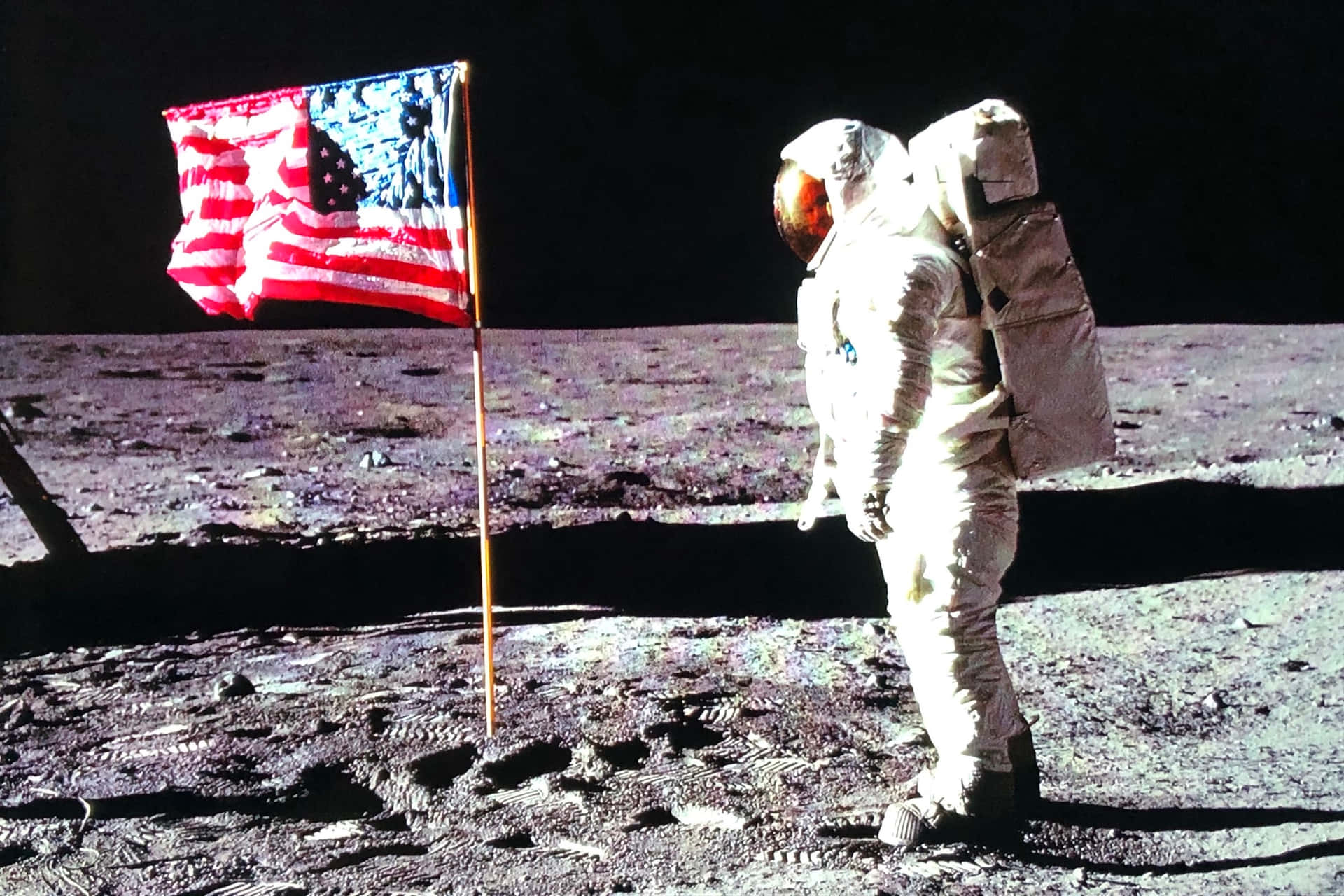 Astronautand Flagon Moon Wallpaper