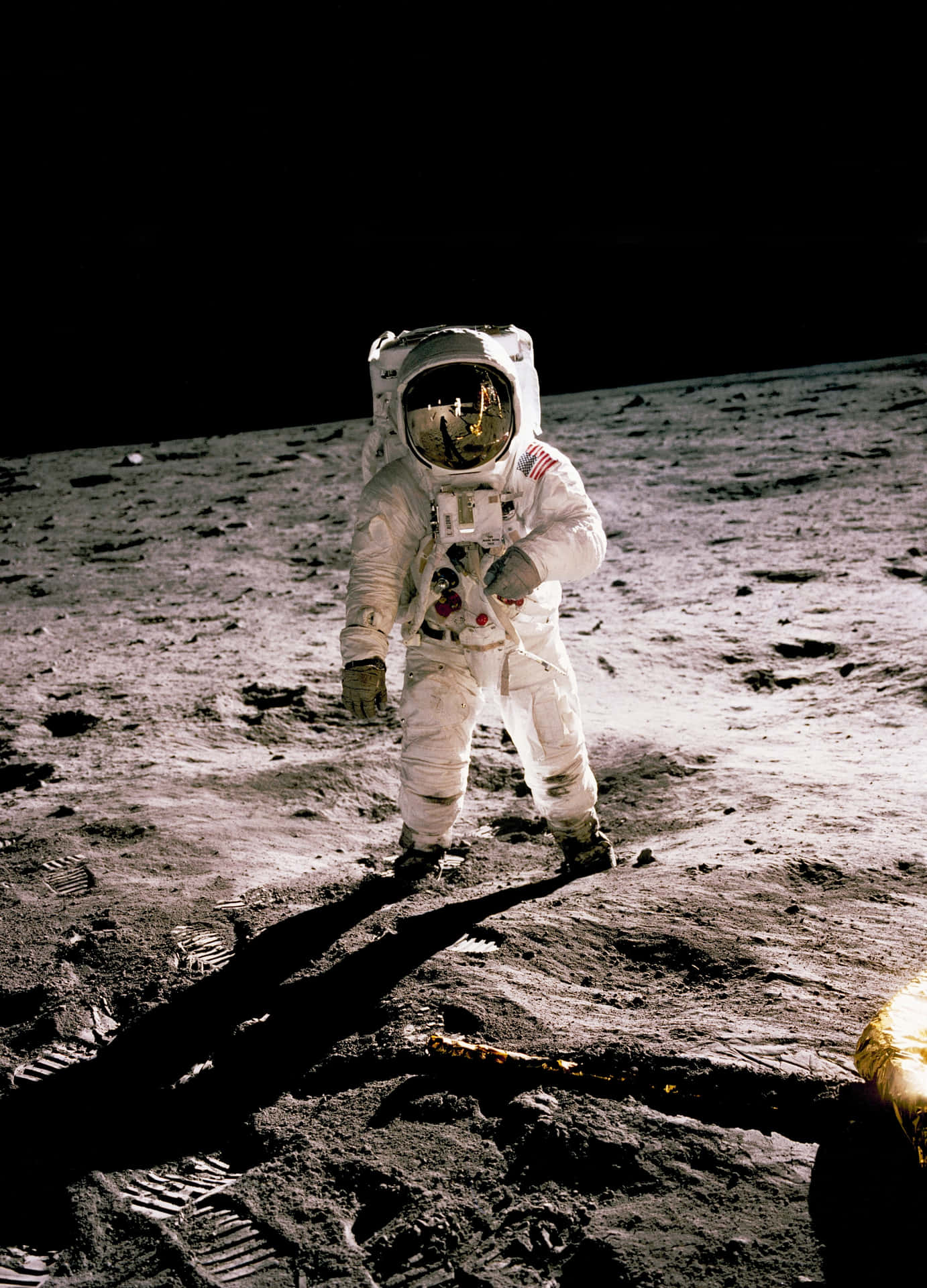 Astronauton Moon Lunar Mission Wallpaper