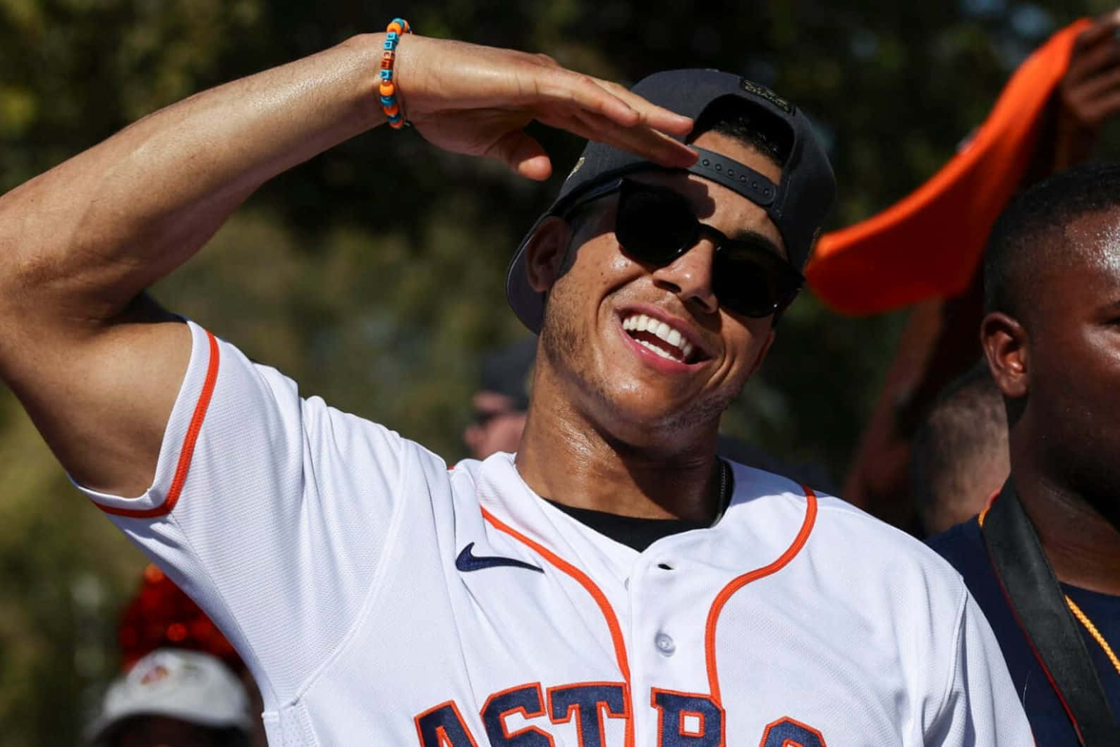 Astros Player Saluting Sun With Smile.jpg Wallpaper