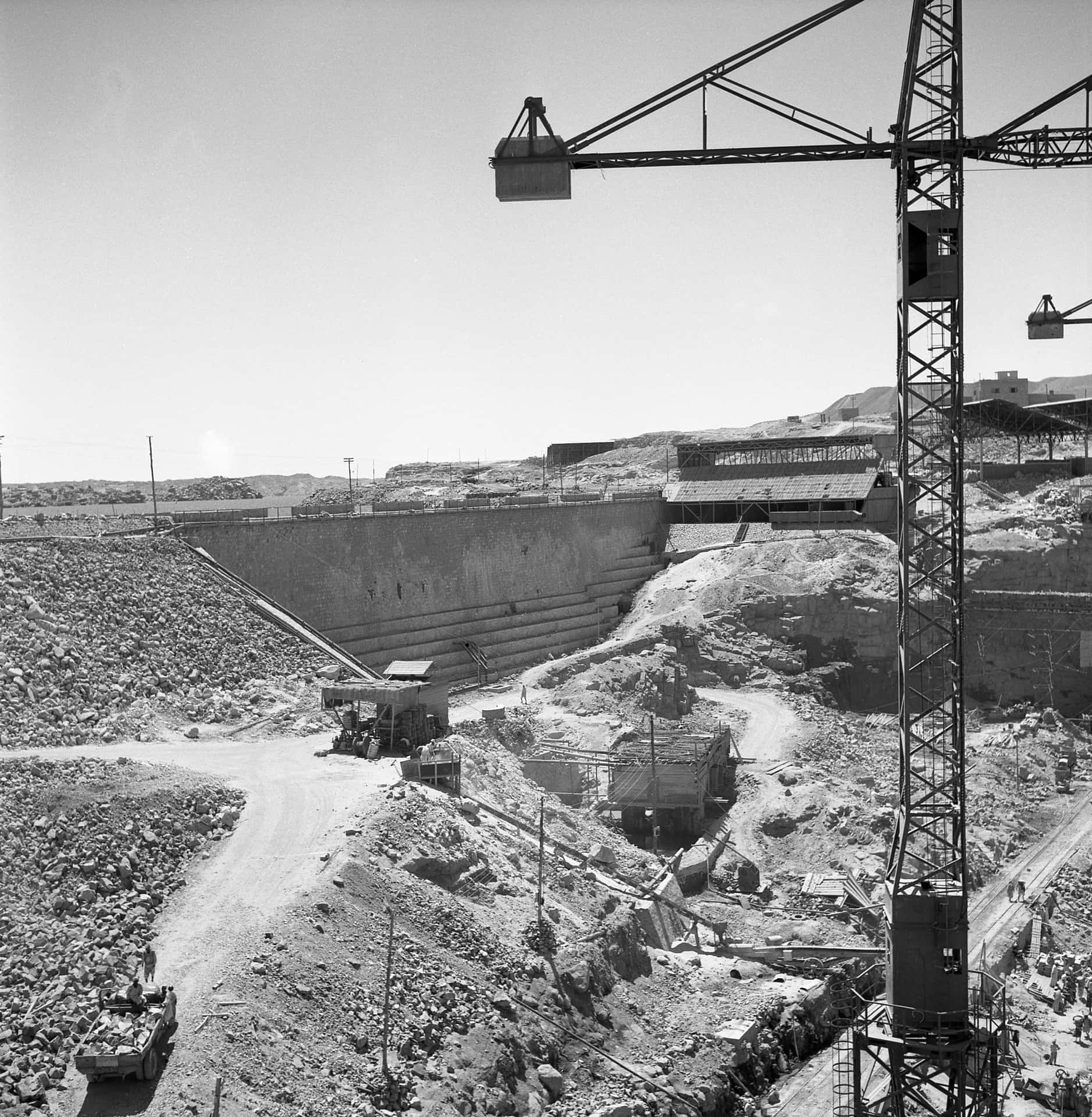 Construcciónantigua De La Presa De Asuán High Dam Fondo de pantalla