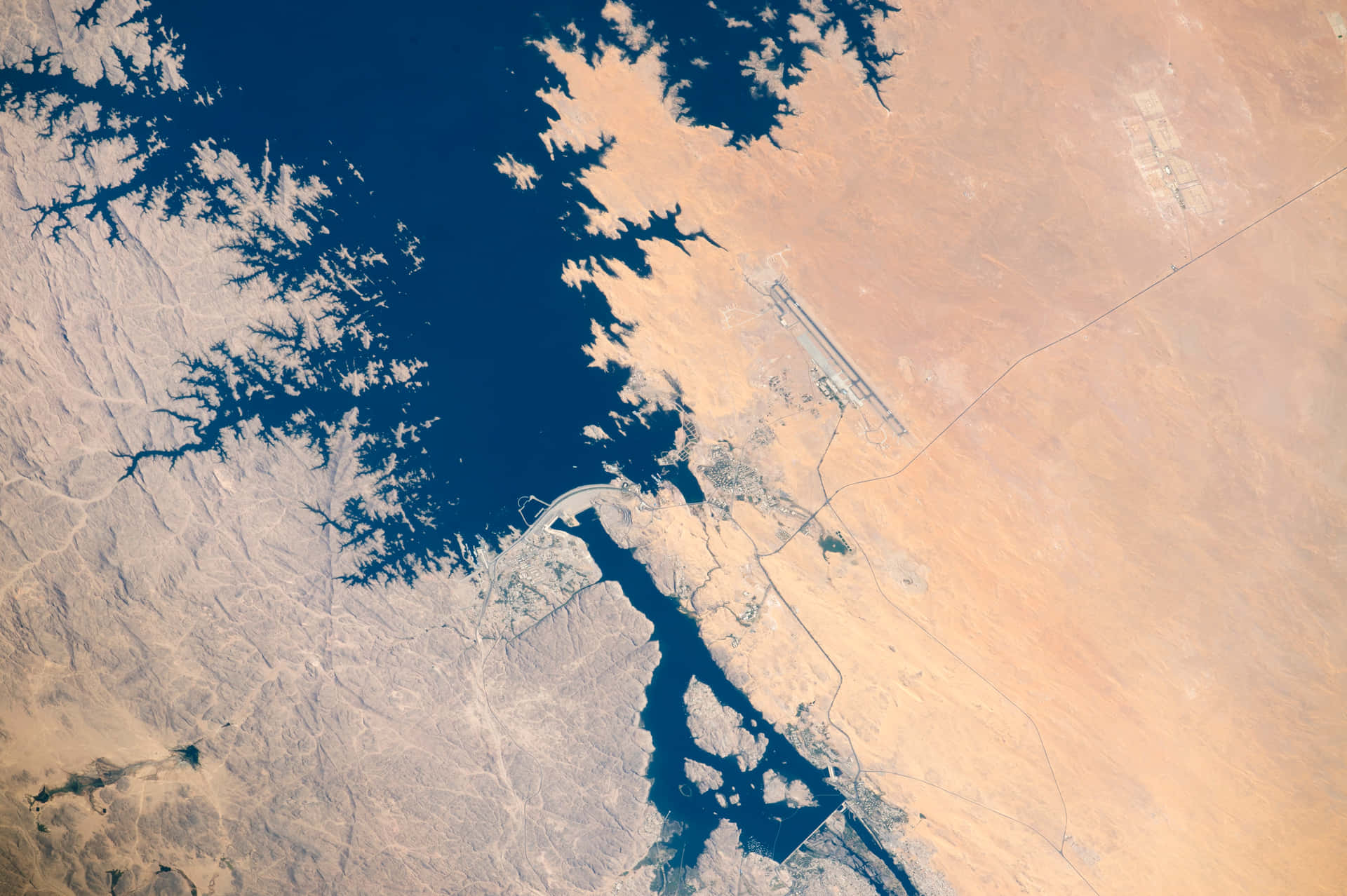 Aswan High Dam kontrolleret Vand Satellit tapet Wallpaper