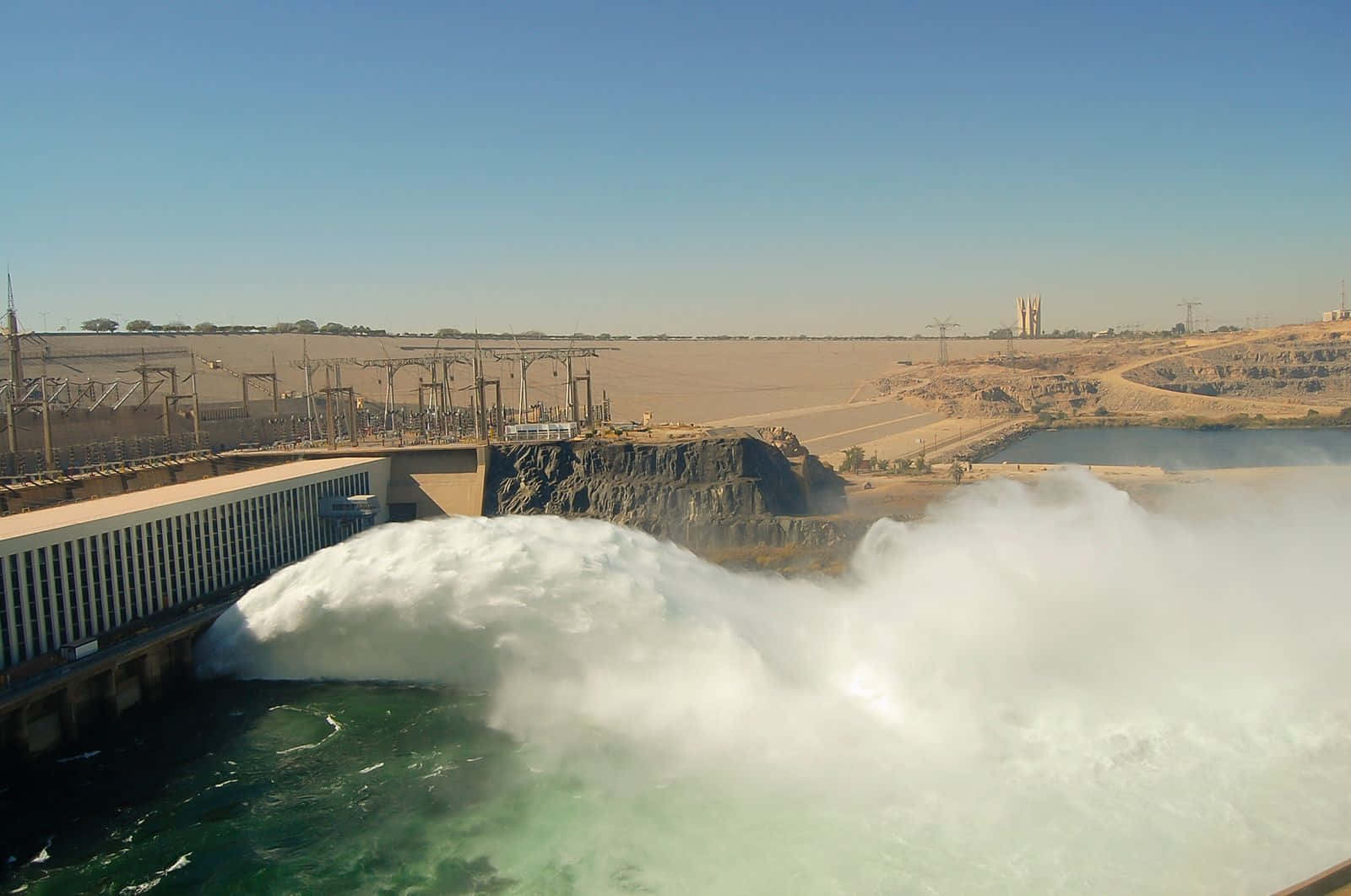 Liberaciónde Agua De La Presa De Asuán High Dam Fondo de pantalla