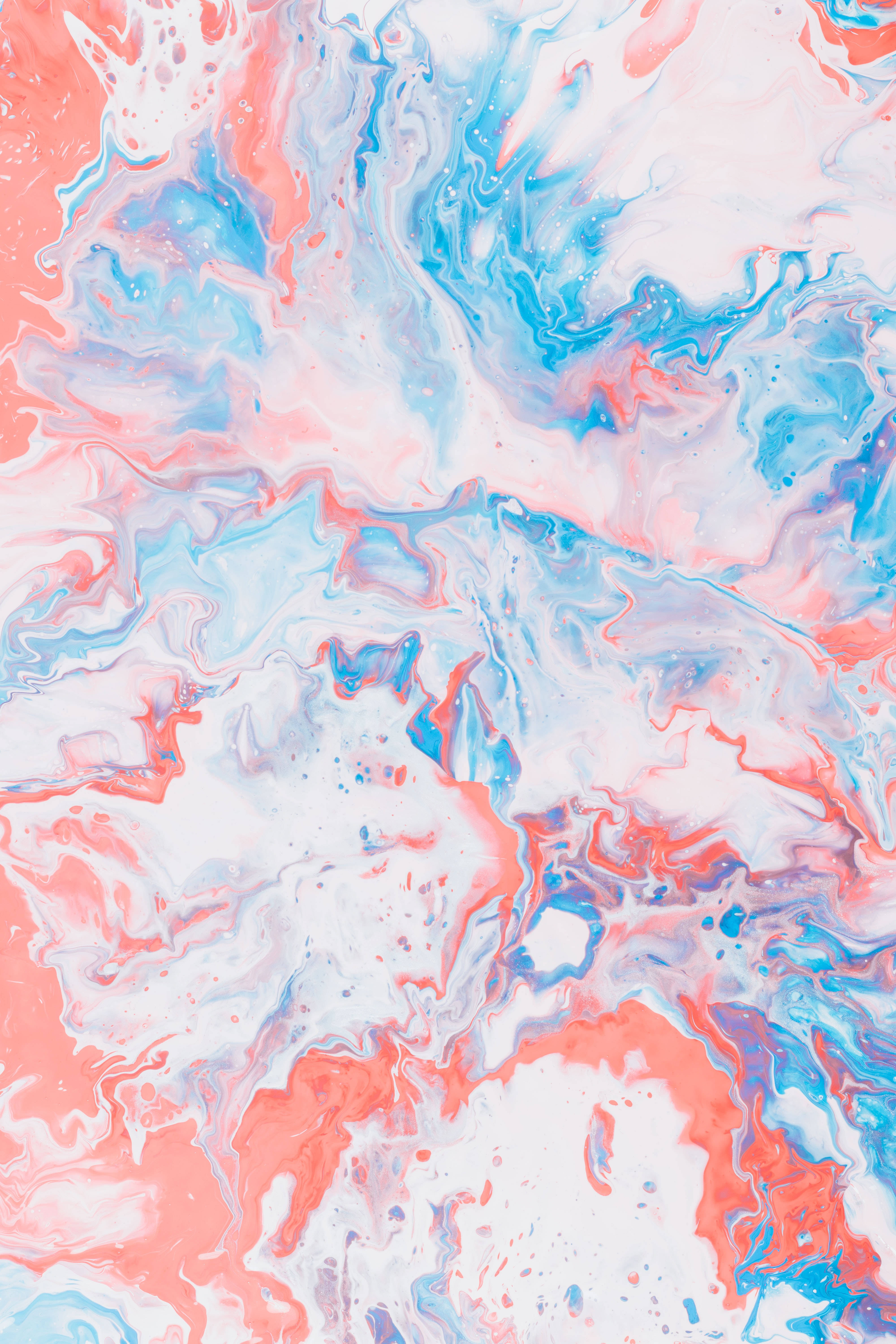 Asymmetrisk Pink og Blå Marmor 4K Wallpaper