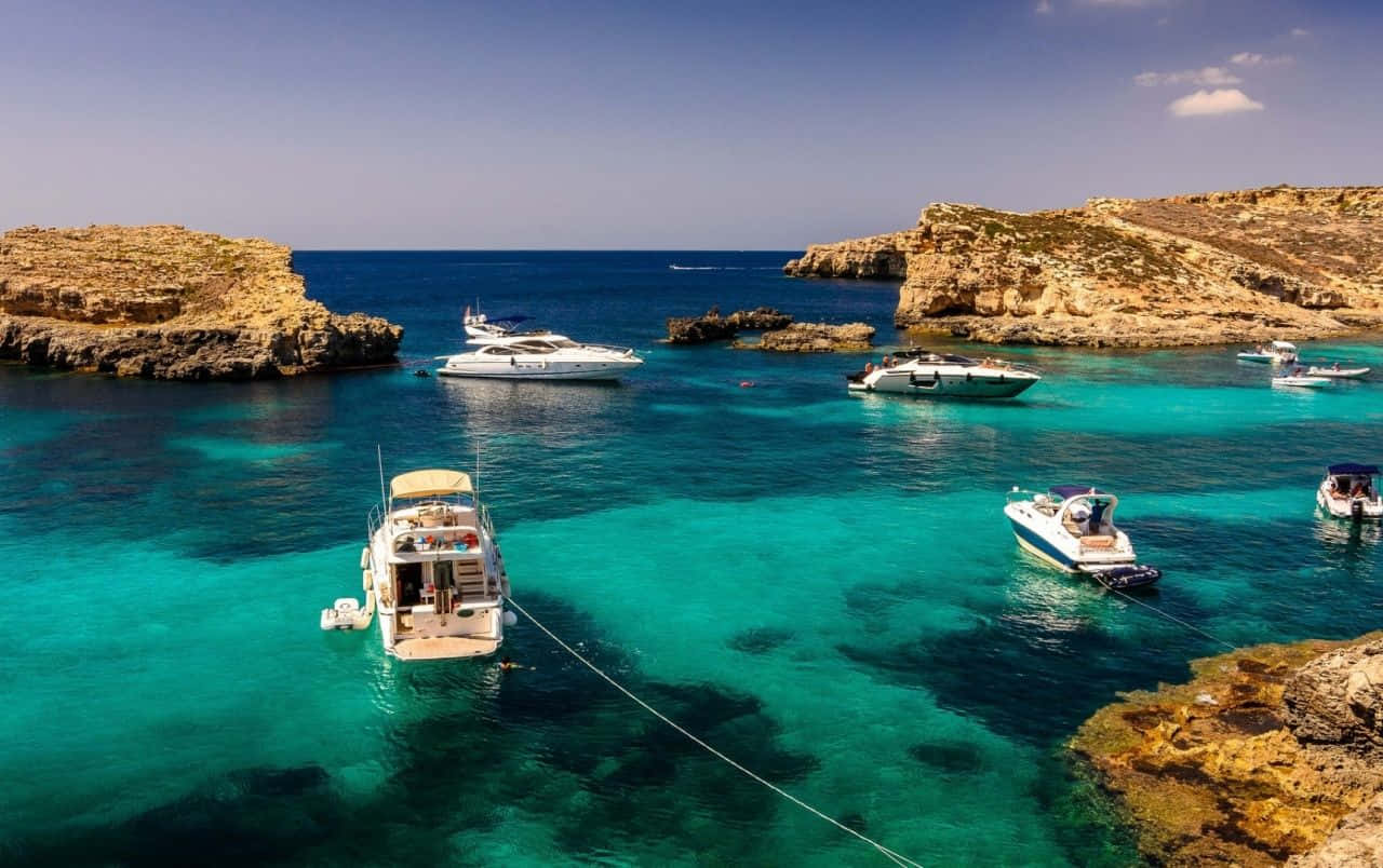 Atardecermajestuoso Sobre La Impresionante Costa De Malta.