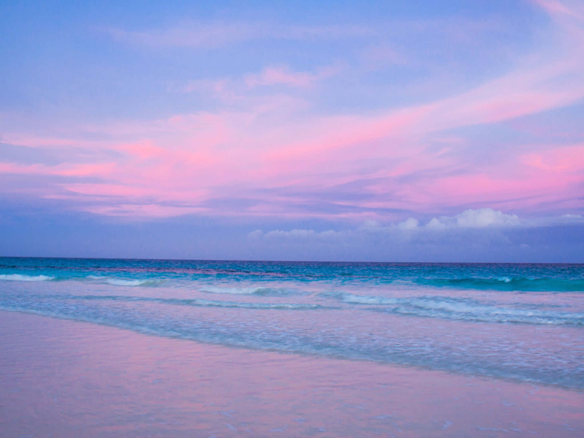 Atardecertranquilo De Color Rosa Sobre El Horizonte