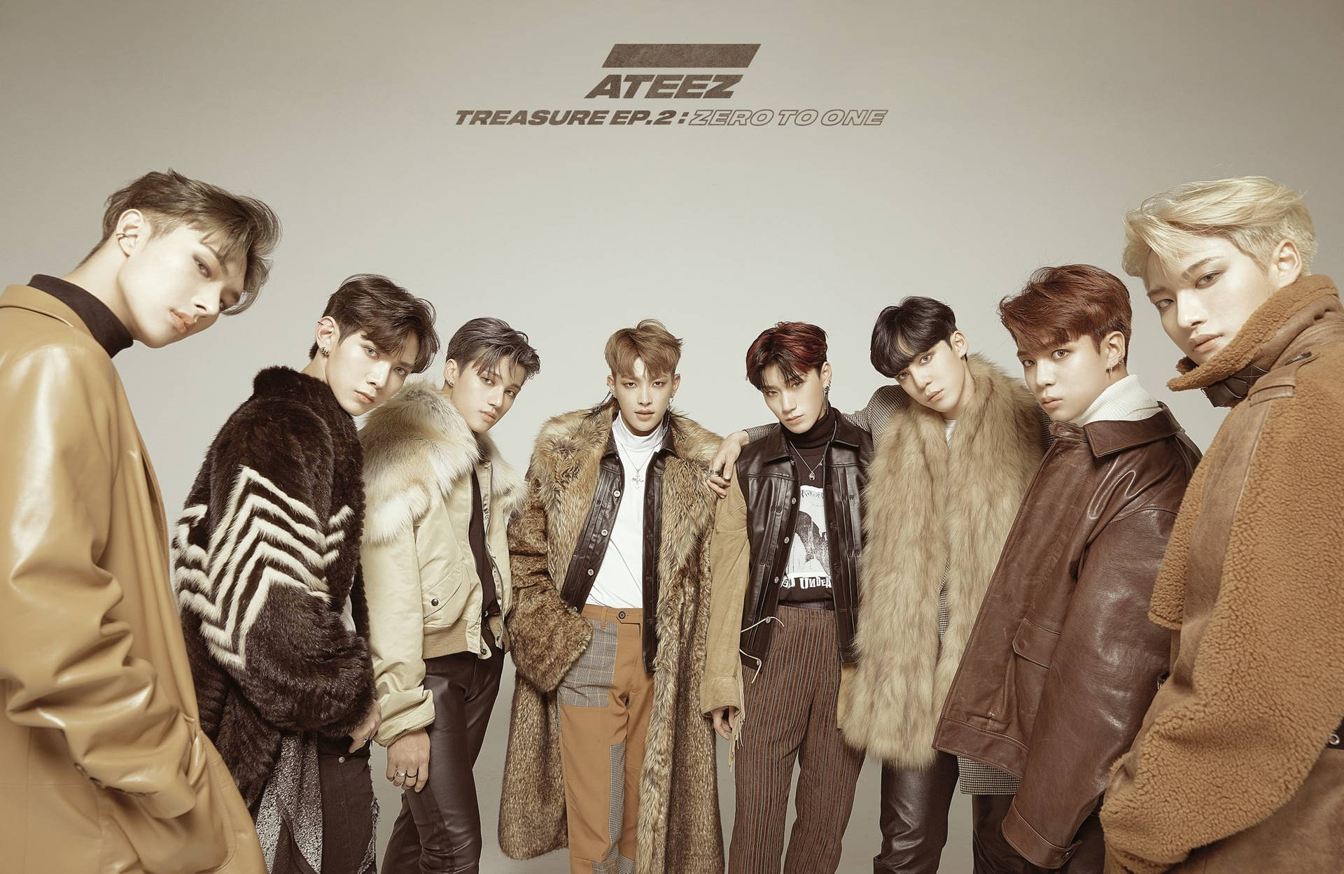 En gruppe mænd i brune jakker står sammen Wallpaper