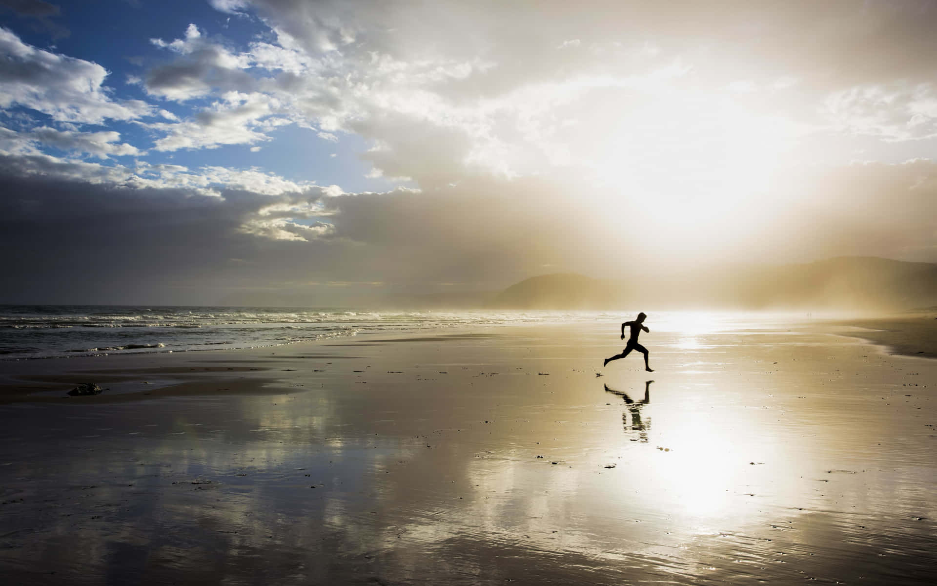 En person, der løber på stranden Wallpaper