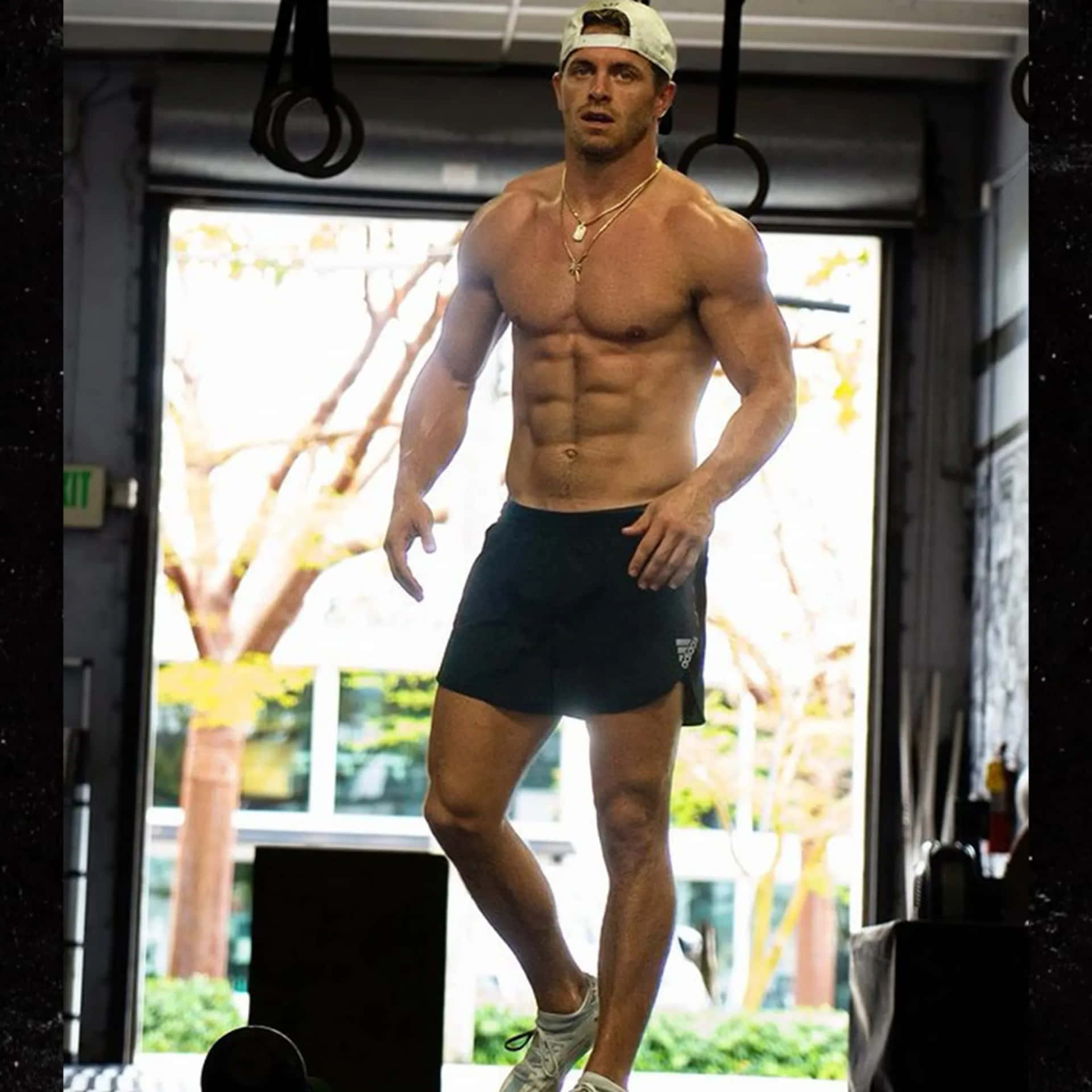 Athletic Man Gym Workout Intensity Wallpaper