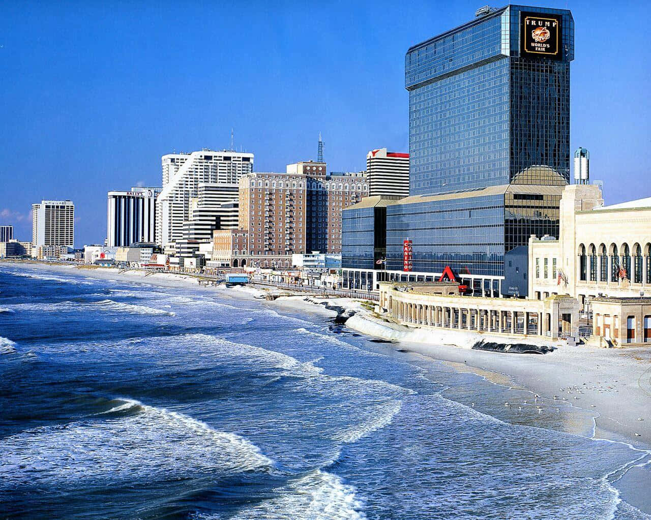 Imagende Los Edificios De Atlantic City Junto Al Océano.