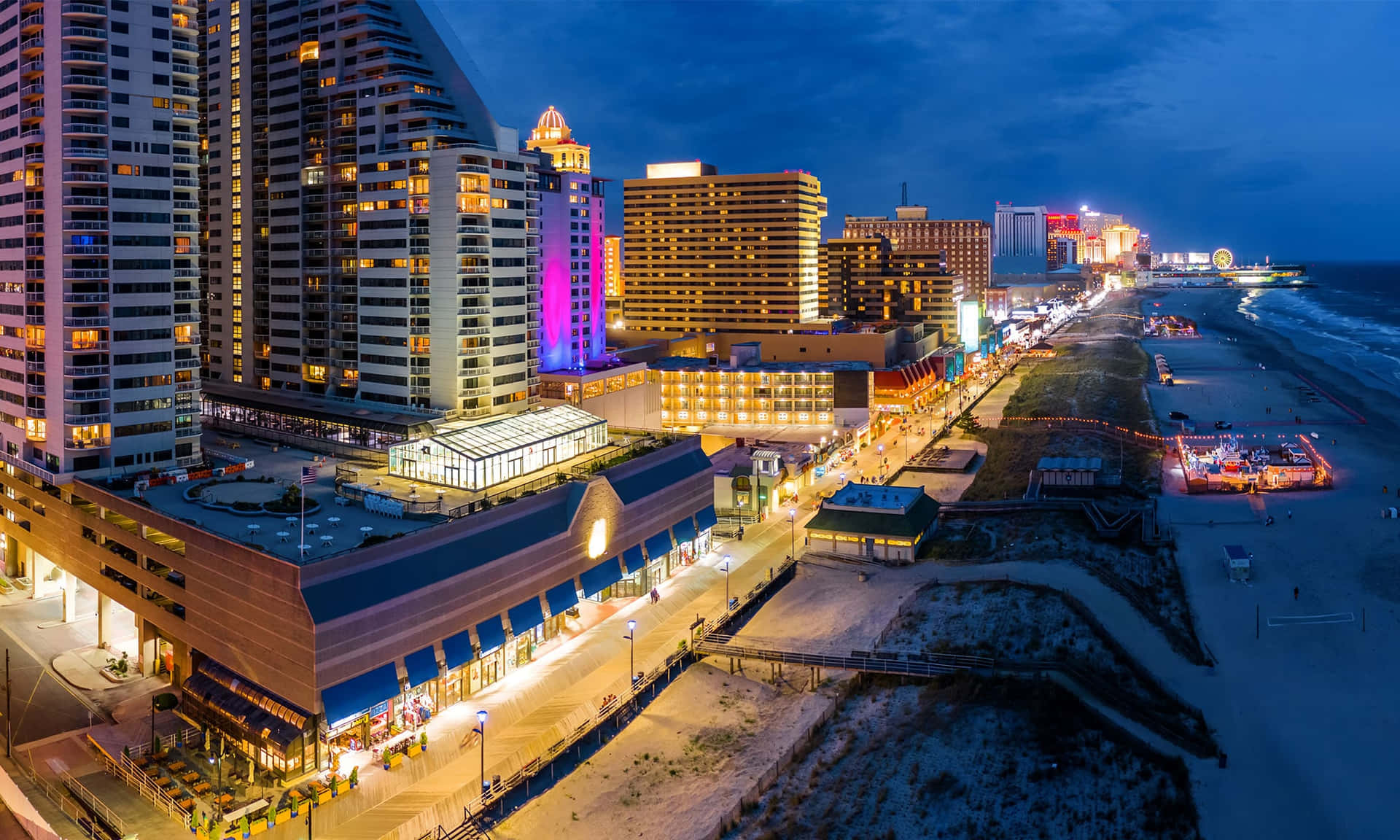 Bildav Atlantic Citys Byggnader Och Stranden På Natten
