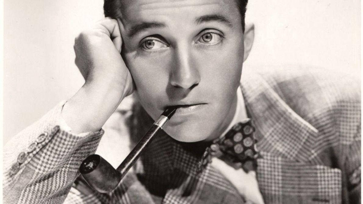 Attraktiv Bing Crosby Brug Tobacco Pipe og Hat Wallpaper Wallpaper