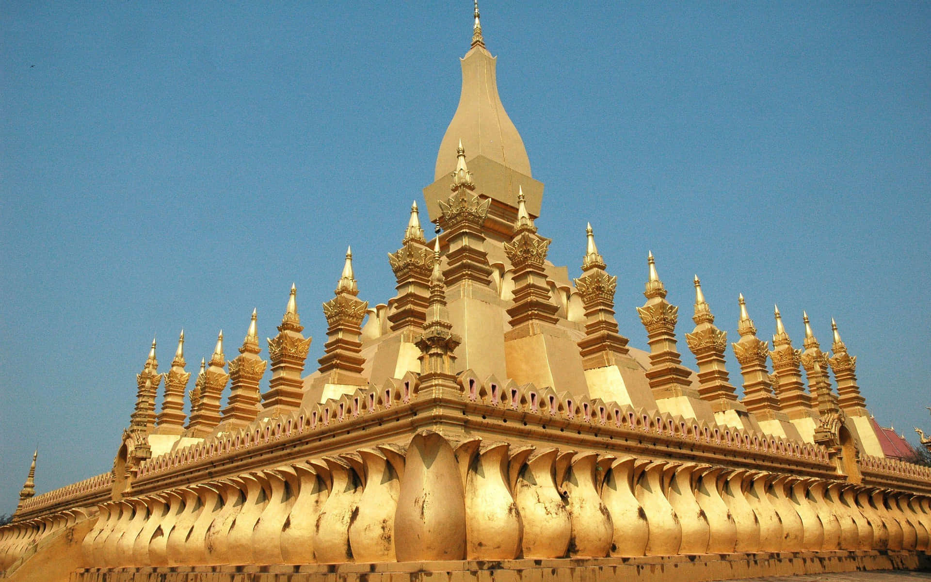 Attractive Pha That Luang In Vientiane Wallpaper