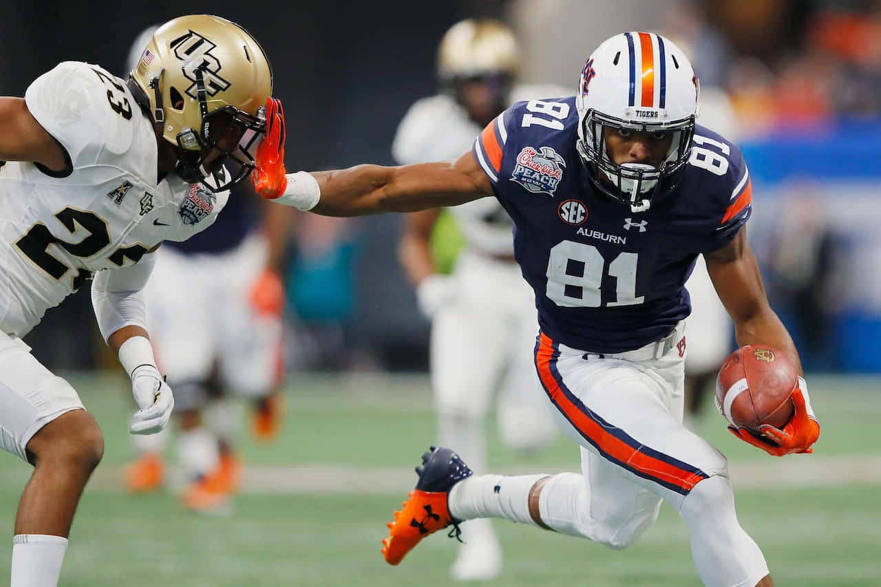 Auburn Wide Receiver Evades Tackle During Game Wallpaper