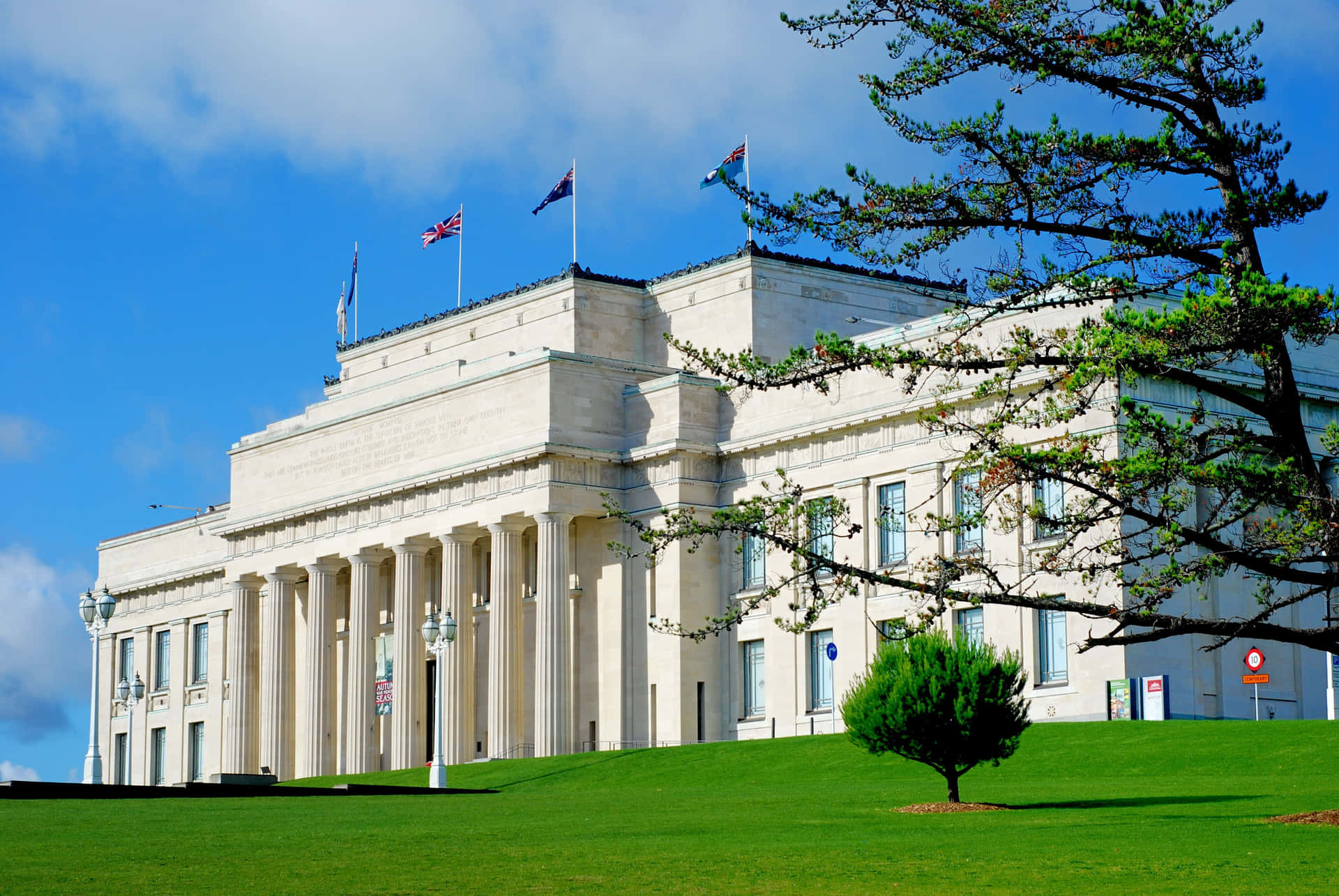 Auckland War Memorial Museum Exterior Wallpaper