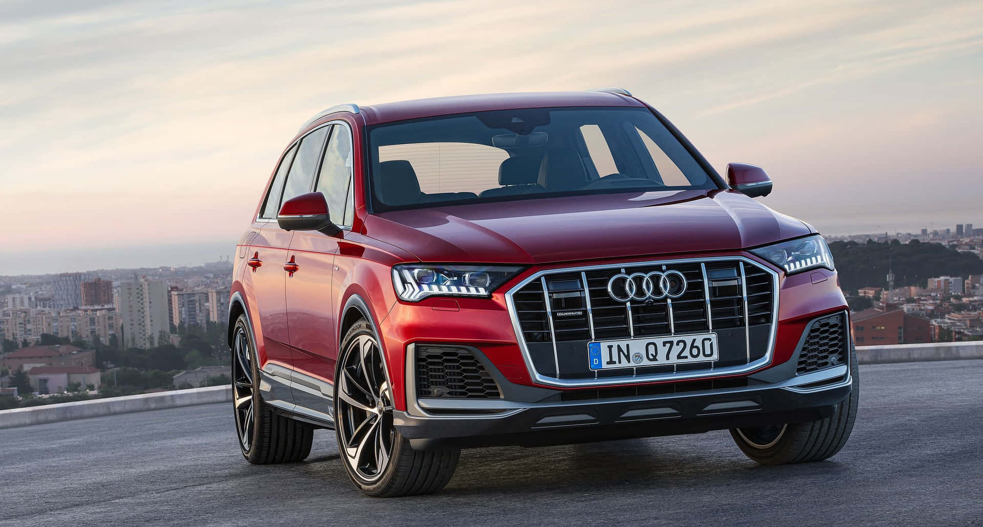 Captivating Audi Q7: A Perfect Blend of Elegance and Performance Wallpaper