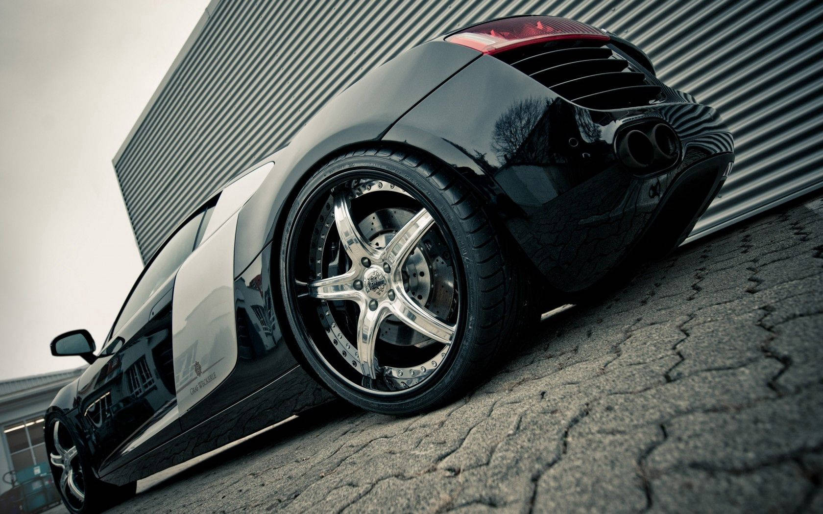 Audi R8 Black Tire