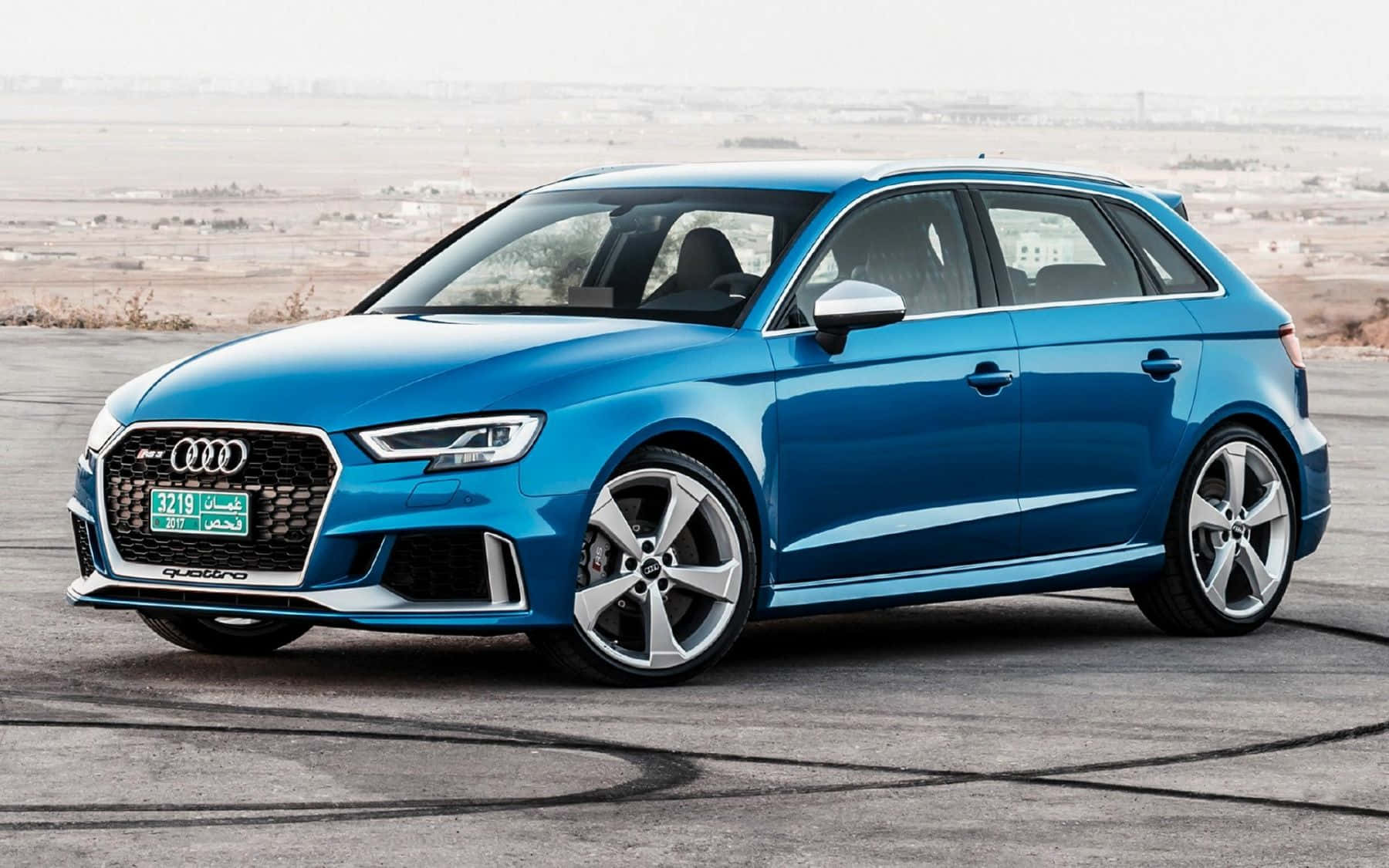 Boeiende Audi Rs3 In Volle Glorie Achtergrond