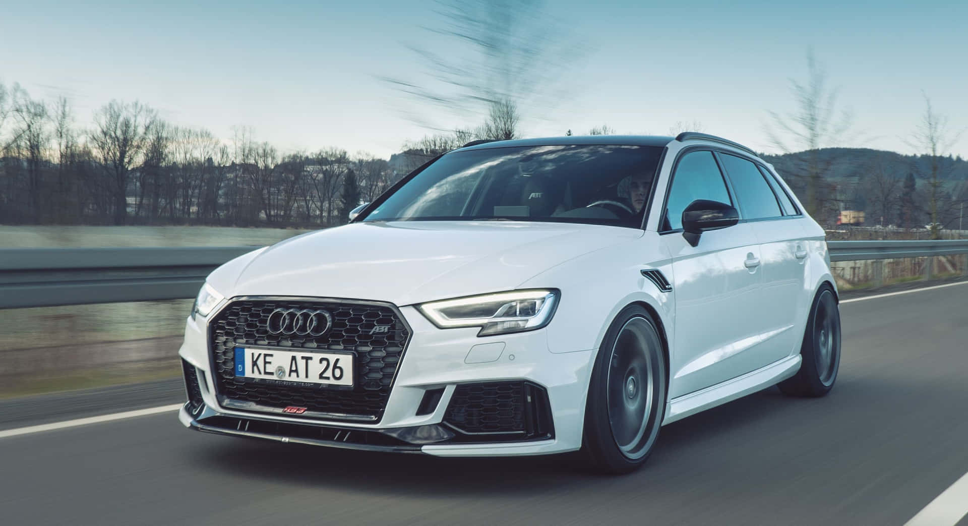 Experimentala Velocidad Y El Lujo Con El Audi Rs3 Sportback Fondo de pantalla